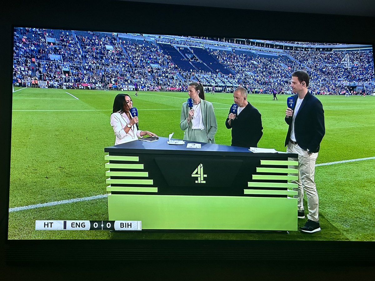Joey7Barton's tweet photo. Commentary team worse than the 1st half showing. 

Which takes some doing as it was unadulterated 🐴 💩 https://t.co/FT0xF5wCJu
