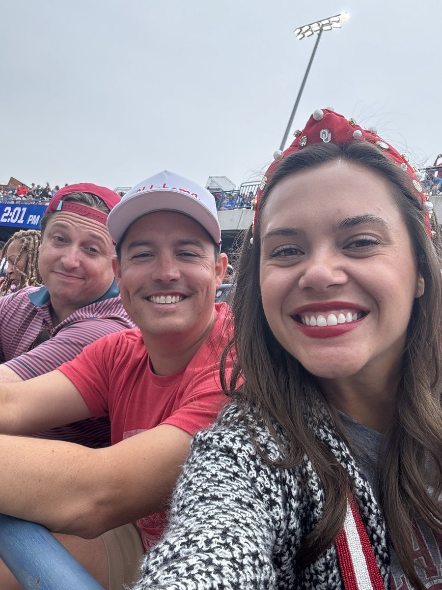 jessicaldark's tweet photo. #WCWSselfie  boomer! https://t.co/cxddOhqOTJ