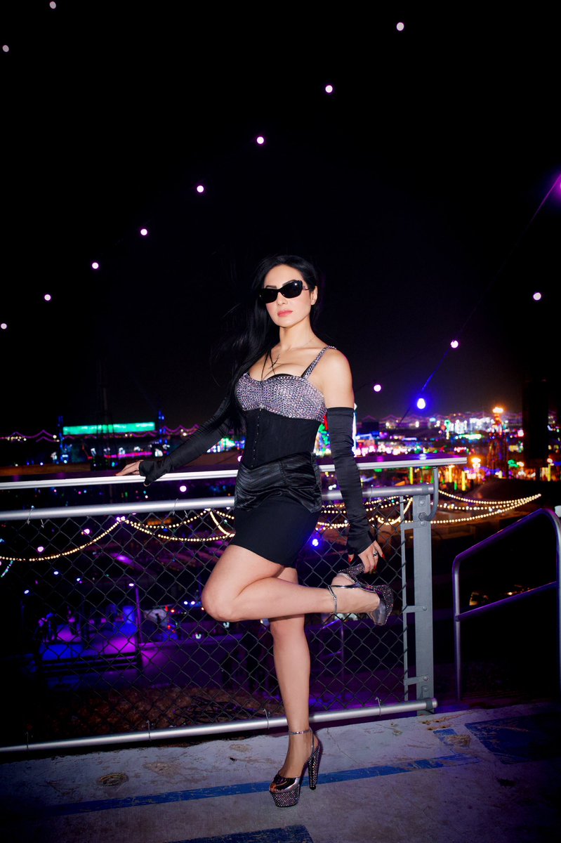 djladyfaith's tweet photo. I put the “Style” in Hardstyle! 💫 
Dressed head to toe by @dolcegabbana for @EDC_LasVegas 🖤 https://t.co/ZeKwpo0kmR