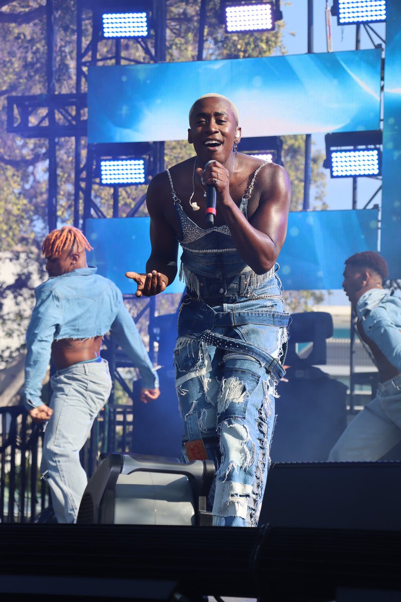 GEDmagazine's tweet image. This is a @VINCINT_ appreciation post! Absolutely floored at this entire performance during @WeAre_OUTLOUD ! As if this set wasn’t already perfect enough, Vincint surprised the audience with a performance of ‘Another Lover’ with @adamlambert #weareoutloud #pride