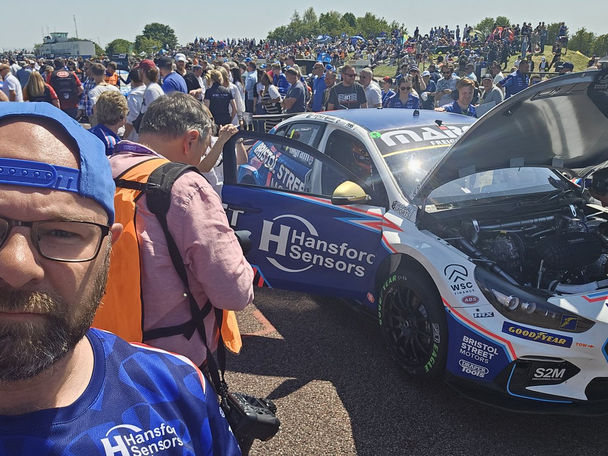 leepicton1's tweet photo. Hi @Excelr8M last year i brought  some @DiamondbriteUK products and still using it! But was also given the chance to get a grid walk with the purchase.  Are you doing that again? I'd love to get on there again and enjoy the atmosphere. Cheers Lee https://t.co/fQxK2YBv0x