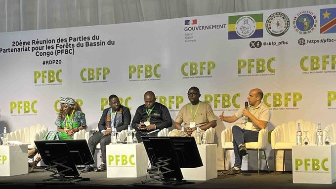 Ikiriho's tweet photo. #COMIFAC 2023-2024| Le Burundi engagé dans la promotion de la diplomatie environnementale.
Il se tient depuis ce lundi 3 juin jusqu'à mercredi 5 juin dans la capitale congolaise #Kinshasa, la 20ème Réunion des Parties du Partenariat Forêts Bassin du Congo (#PFBC @cbfp_pfbc). La #RDP20 est sous la co-facilitation de la #RDC🇨🇩 du #Gabon🇬🇦, et de la #France🇫🇷,en vue de préparer la prochaine Conférence des Parties (#COP).
L'un des objectifs de cette RPD20 est de trouver un consensus des pays africains pour former un seul bloc afin de parler un même langage lors de la prochaine COP sur la question de la gestion des forêts de la planète.
Ambassade du #Burundi à #Kinshasa
@Ambaburundirdc qui couvre la zone des pays de la @CEEAC_ECCAS est très impliquée, d'autant plus que le Burundi préside le Conseil des ministres de la Commission des Forêts de l'Afrique Centrale, @comifac (@COMIFACINFO) 2023-2024.
Signalons que le Partenariat pour les Forêts du Bassin du Congo œuvre pour promouvoir la conservation et la gestion durable des écosystèmes forestiers du bassin du Congo.