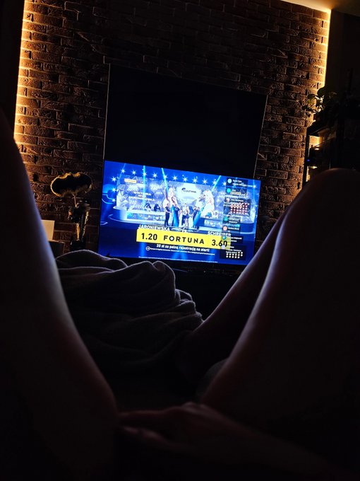 Niesamowity gangbang na rudej Maryli. Aż se sama dojdę 🤣🤣 https://t.co/bPGOEXsCwp<a href="/tag/rchwid"class="tags"><span>#rchwid</span></a><a href="/tag/meczprzyja%C5%BAni"class="tags"><span>#meczprzyjaźni</span></a>