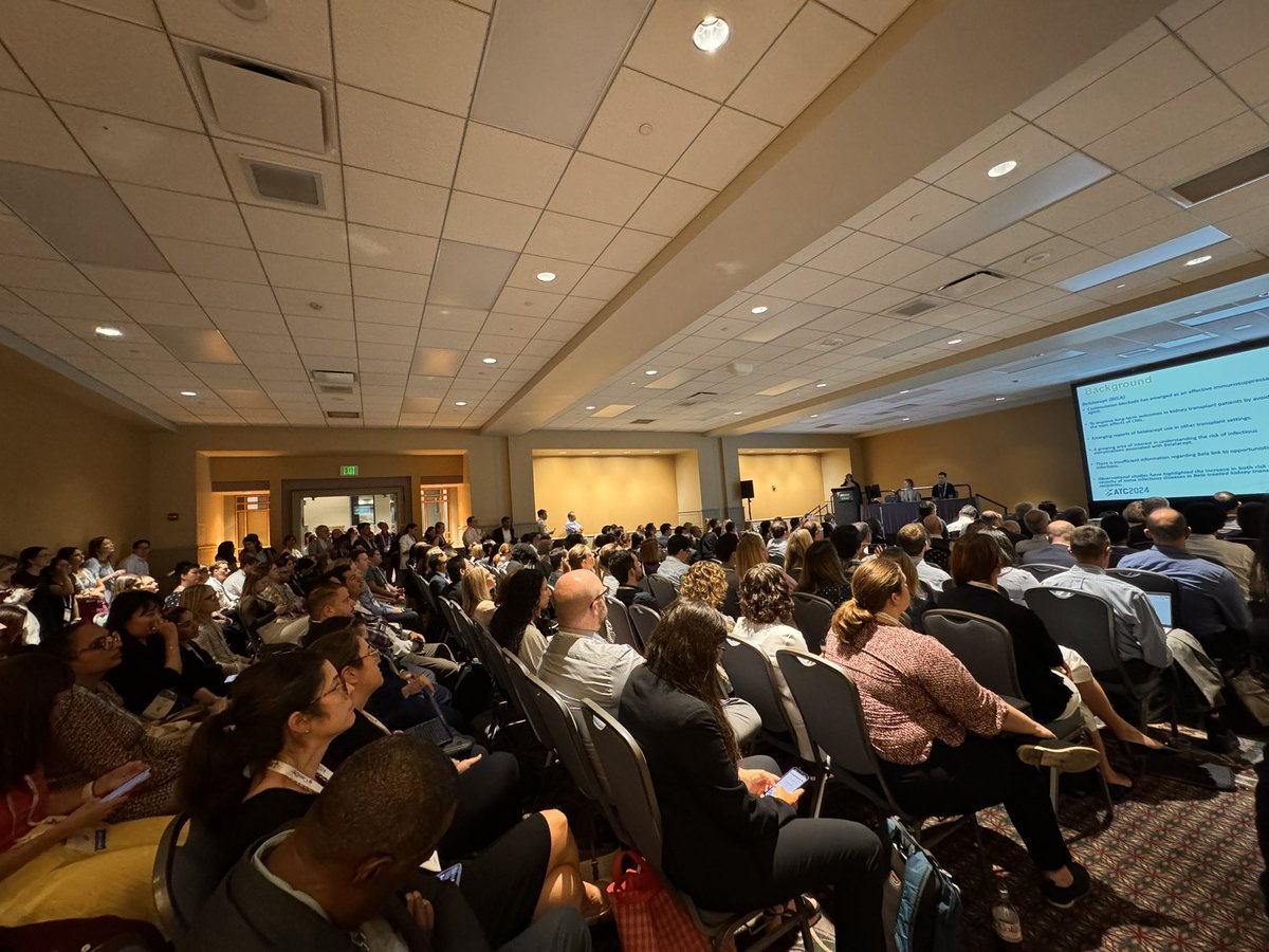 Excellent talk on risk of viral infections with belatacept. Our superstar fellow <a href="/fatmahnyamani/">Fatmah Najeeb Yamani</a> presents to a full-house! <a href="/ATCMeeting/">AmericanTransplantCongress</a> #atc2024philly <a href="/NM_Transplant/">Northwestern Medicine Transplant</a>