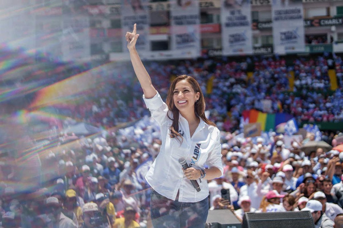 alexramblasr's tweet photo. #Elecciones2024México 🗳️

A pesar del desgaste natural de la marca PAN tras 30 años gobernando Guanajuato y ante la ola MORENA, @LibiaDennise obtuvo más votos que @OlivaPAN, @miguelmarquezm y @diegosinhue.

Juan Manuel Oliva | 🗳️ 1,166,820 
🗓️ 2006 | Coalición PAN - Nueva Alianza  

Miguel Márquez Márquez | 🗳️ 1,111,623 
🗓️ 2012 | Coalición PAN - Nueva Alianza  

Diego Sinhue Rodríguez | 🗳️ 1,040,949
🗓️ 2018 | Coalición PAN - PRD - MC

📌 Libia Dennise García 
🗳️ 1,266,173 (y contando)
🏷️ Coalición PAN - PRI - PRD