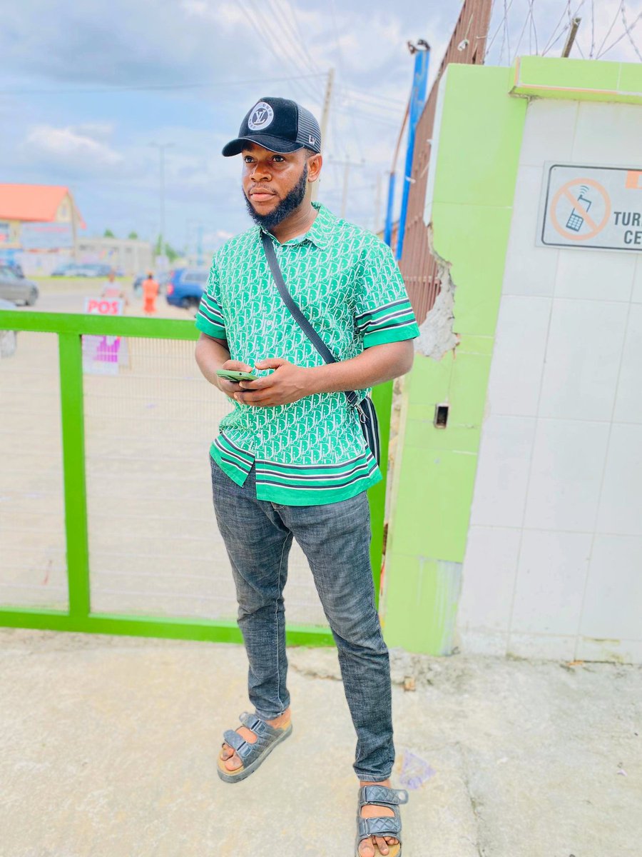 FluroColeman's tweet photo. We keep moving 🚬 🚙 🥤 https://t.co/WgWaZpidIv