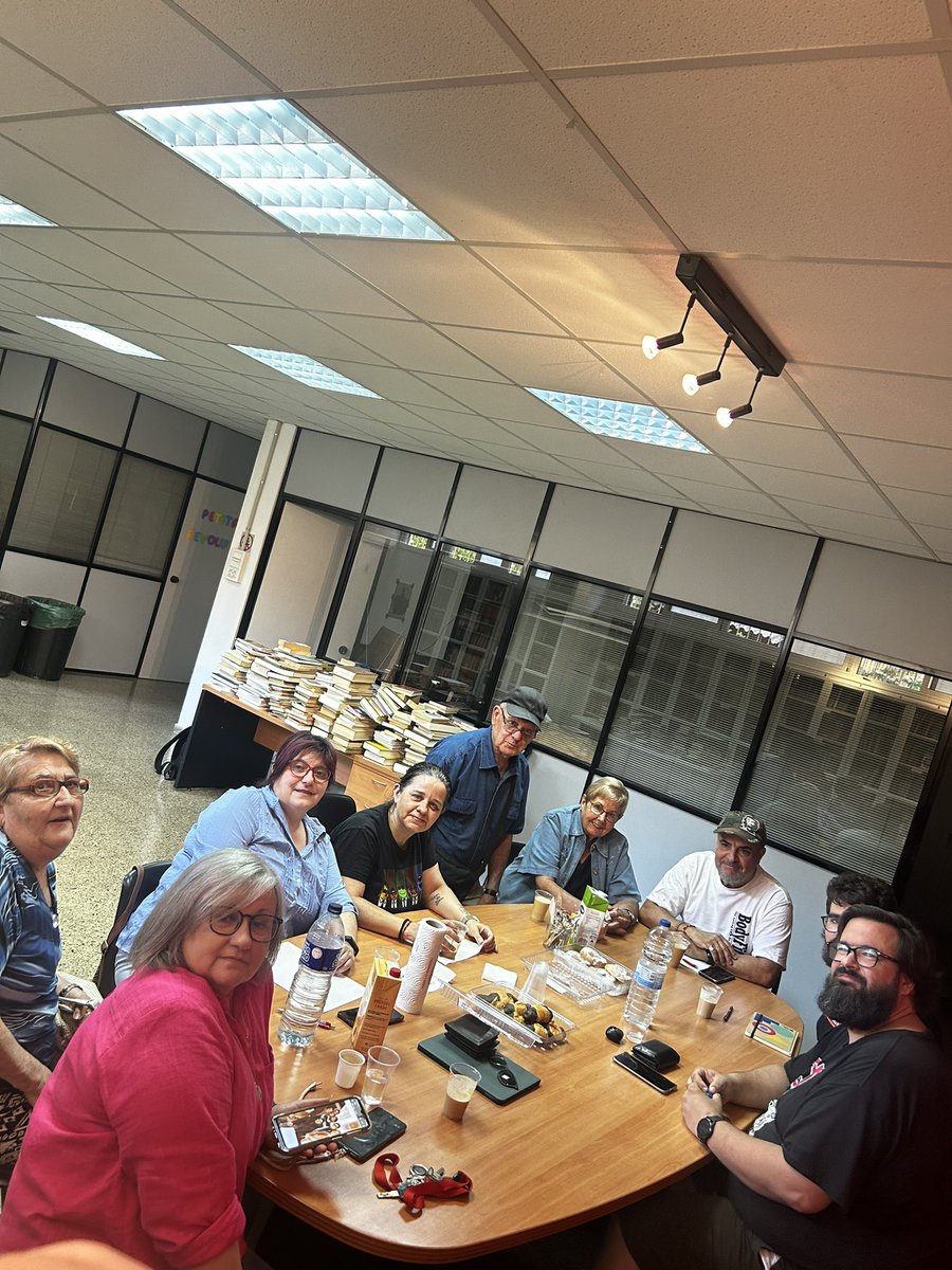 NUET's tweet photo. Poder debatre el moment polític amb els/les camarades de la teva organització continua sent una de les grans coses bones de la política 
@EUiAMontcada https://t.co/axm9CW4fFW