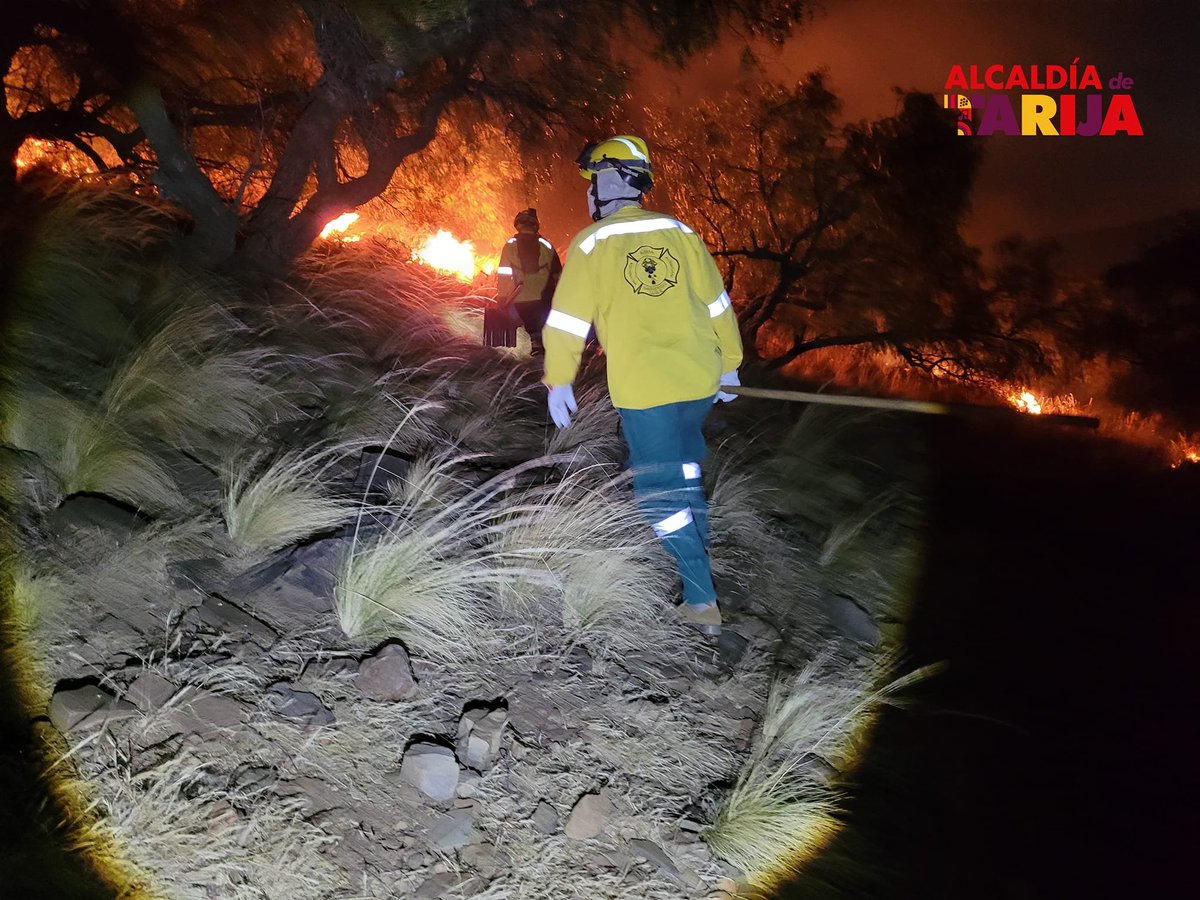 MUNICIPIOTJA's tweet photo. La Alcaldía de Tarija, a través de la Unidad de Gestión de Riesgos (UGR), sigue trabajando arduamente para controlar el incendio en la zona de Laderas Sud.
Contamos con un total de 58 efectivos en la línea del frente: https://t.co/TTHJMu0QL0