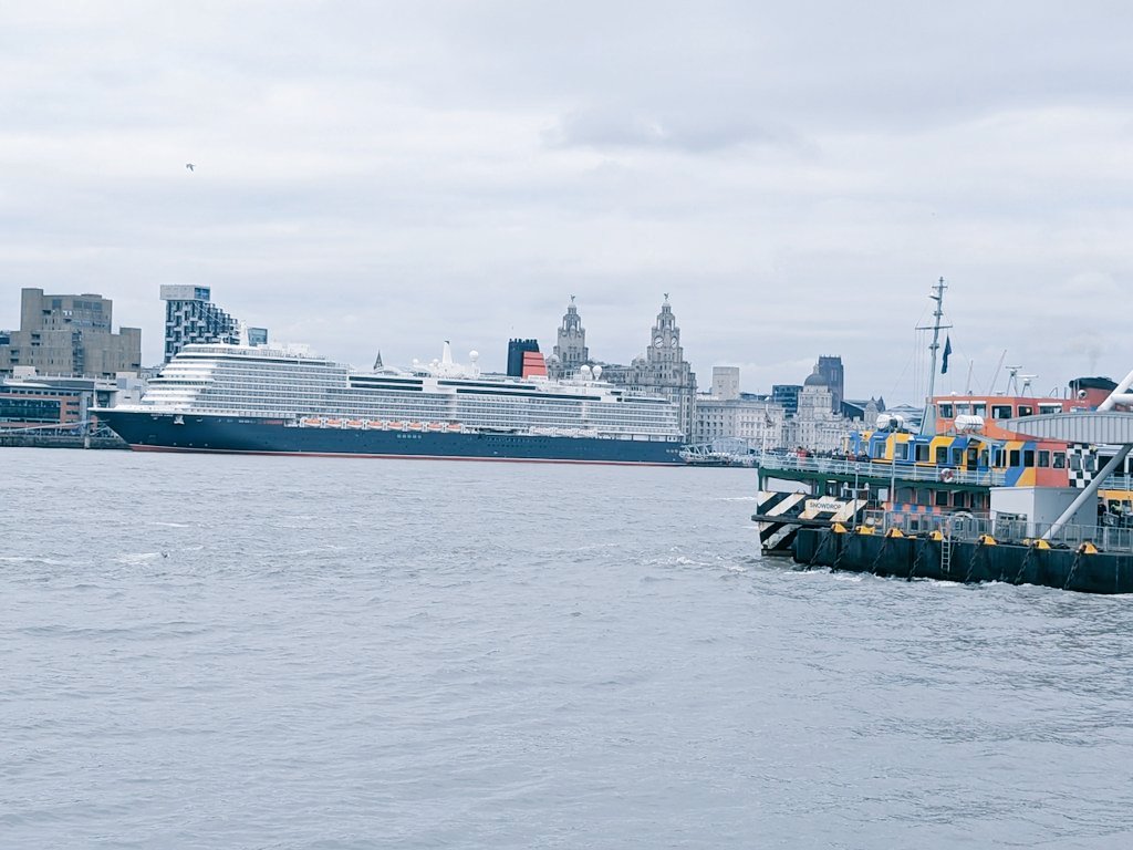 MindBloom_X's tweet photo. Welcome to Liverpool #QueenAnne .

Feel privileged to have this view at our finger tips. https://t.co/biHa4sLIB2