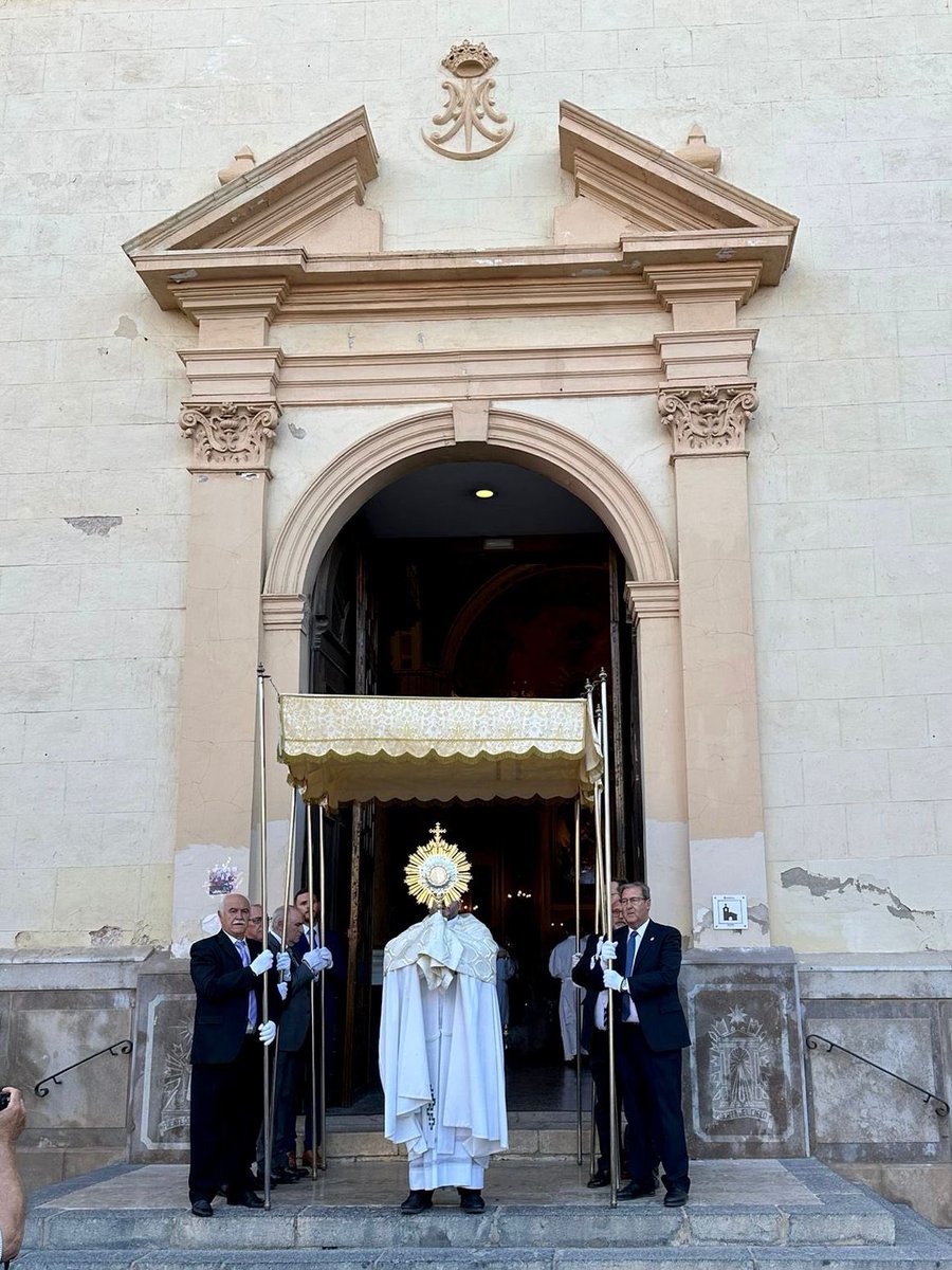 PPRIBARROJAT's tweet photo. ✝️ Ayer, nuestros concejales participaron en la solemne procesión del Corpus Christi.

Posteriormente, asistieron a la misa, que ponía fin a este día festivo ⛪️ https://t.co/3upBCaqzwD