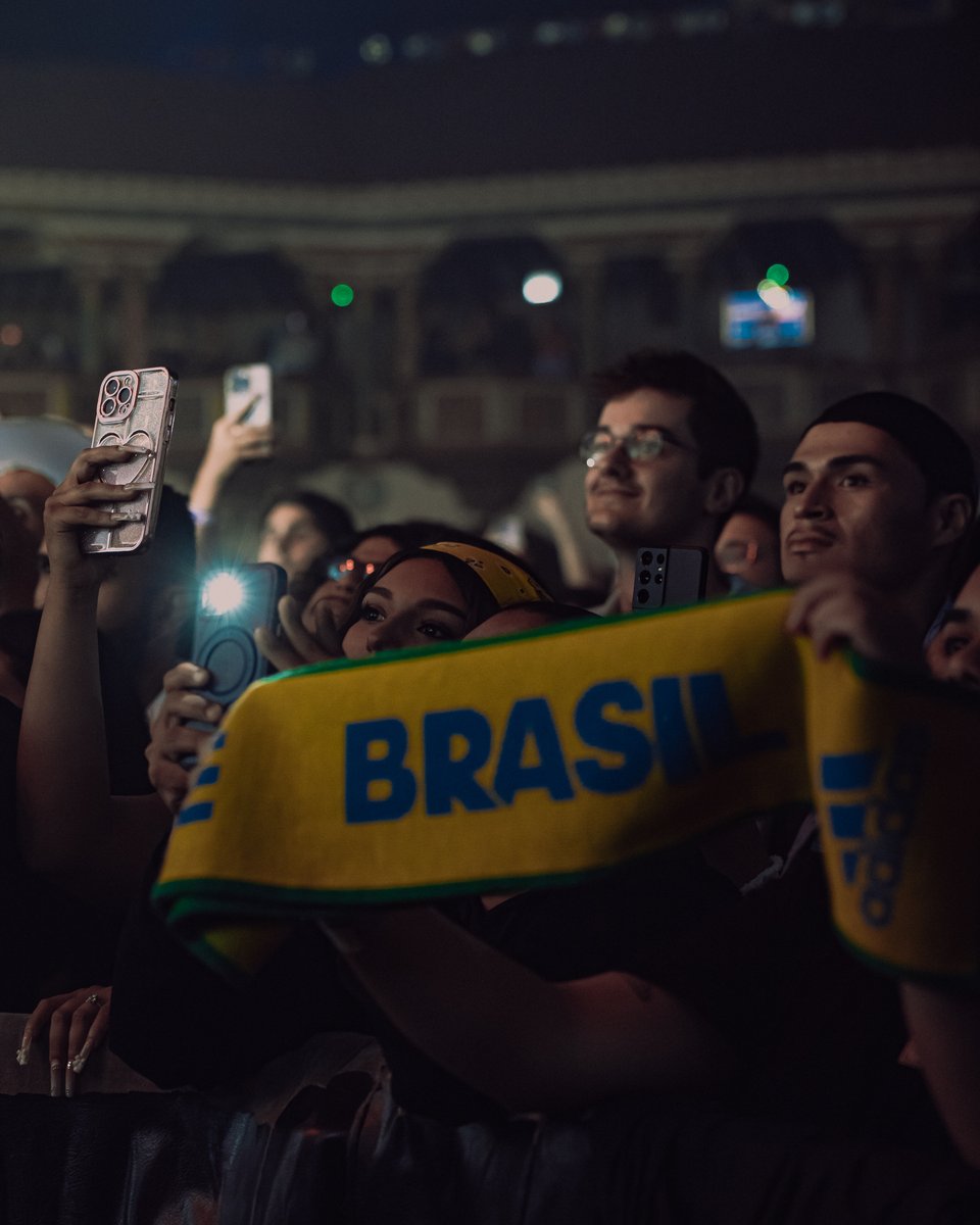 Chicago got a taste of Brazilian Funk with <a href="/Anitta/">Anitta</a>'s Baile Funk Experience 🇧🇷 🔥 🙌 Obrigado por comemorar conosco - thanks for partying with us 💃 💃 

⏩ Full album is on our Facebook: livemu.sc/4bzQ3Sx

📸 <a href="/alliemischen/">Allie Mischen</a>