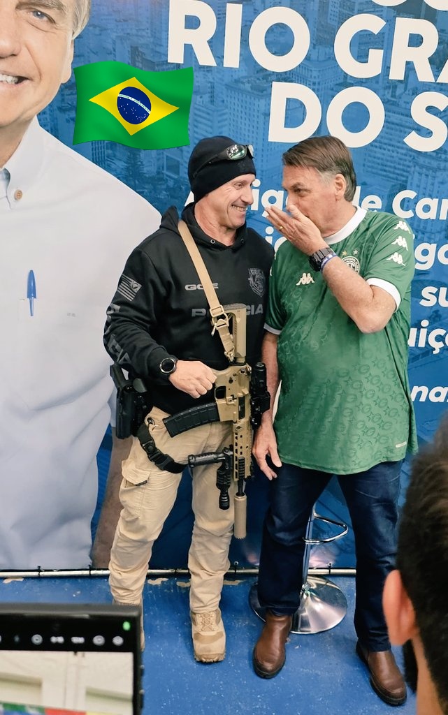 MarceloJB2026's tweet photo. Grande dia, e uma grande honra 👊🏼. Obrigado pela oportunidade @jairbolsonaro
 Que Deus proteja meu Presidente, toda sua família,  e principalmente todas as famílias do RS 🙏🏻... 
P.S. (Engraçado que nessa hora nenhum "Adélio" apareceu para tentar a sorte.. 😈) https://t.co/nXvpNwAK0e
