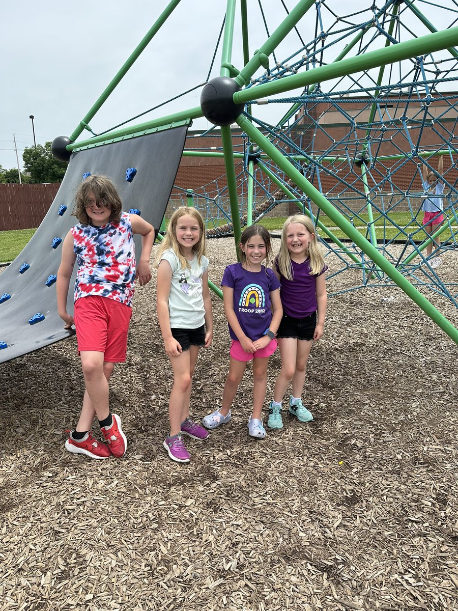 mrshowerton18's tweet photo. A fantastic first day of summer school! We loved getting to know each other, playing card games with @MrsGinnings4th class, and enjoying the beautiful weather! @ShoalCreekStars #starssc #LPSSummer2024 https://t.co/6si2MG8nmd