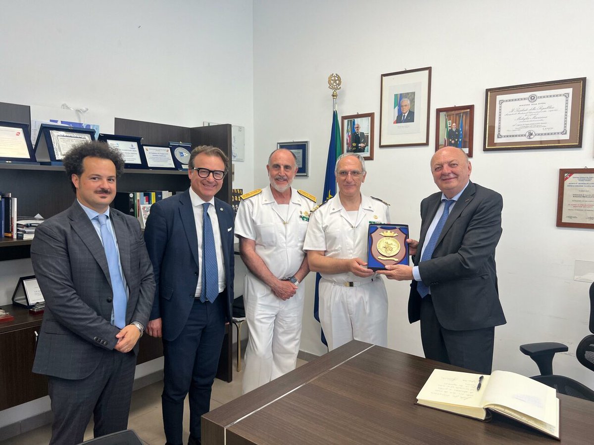 Damiani: “Prima visita al porto di Barletta per il Ministro dell’Ambiente e della transizione ecologica” barlettalive.it/2024/06/03/dam… #barletta