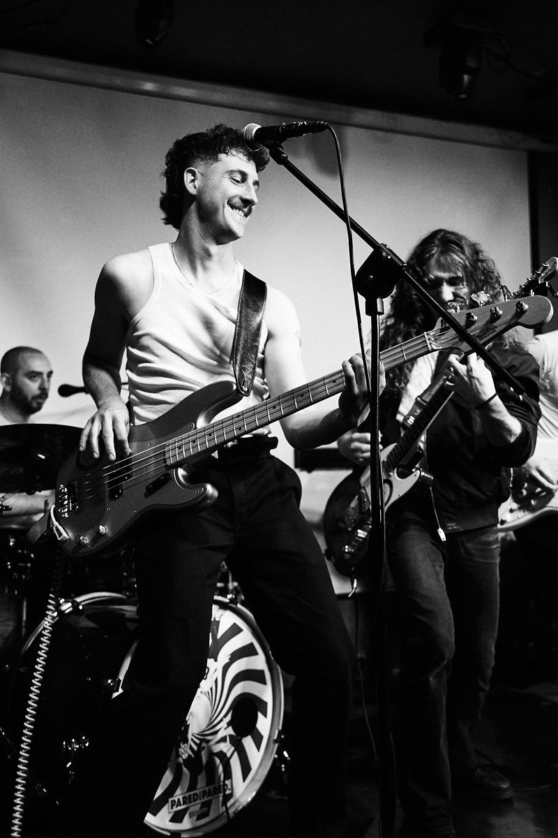 paredconpared's tweet photo. El sábado en la @SalaCreedence, la música nos cruzó con un grupo de gente increíble, que además,  hacen buena música y suenan como un cañón. 
@LINZE_MUSICBAND hicieron un concierto espectacular, que nos dejó a todos  arribisima, con ganas de mucho más!!! RnR!!🤘
📸Jorge Monzón. https://t.co/1WFJ2uw9Om
