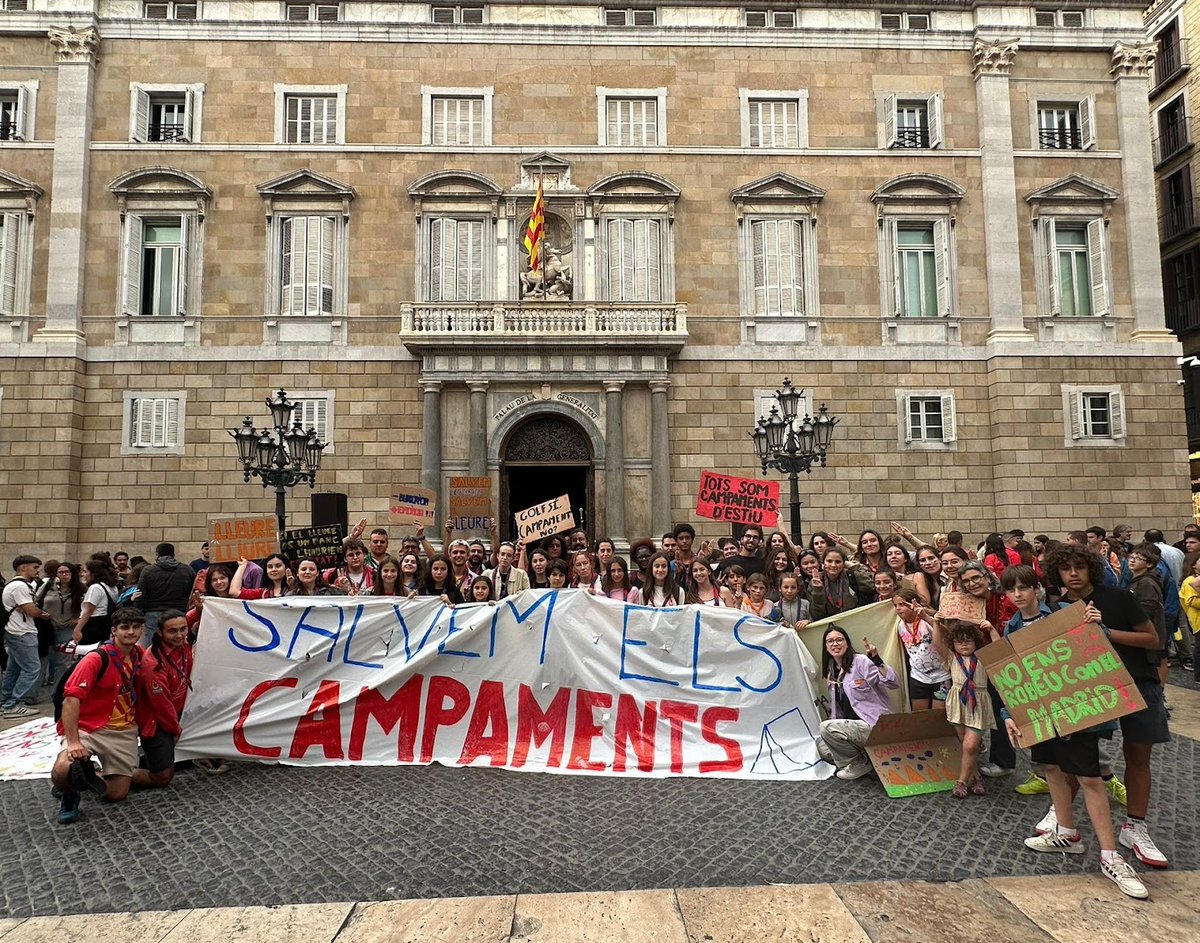 DiariEducacio's tweet photo. Més de 3.000 integrants de #caus i #esplais d'arreu de Catalunya protesten contra una normativa de l'Agència Catalana de l'Aigua (ACA) que ha provocat l'anul·lació de més de 200 reserves de terrenys d'acampada

✍️@bernatff

https://t.co/zvjxkIjdSX https://t.co/sAOD3QbMk5