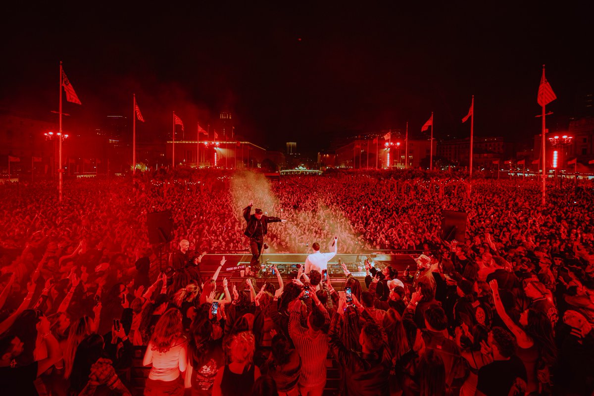 apeconcerts's tweet image. Civic Center was magic on Saturday night 🤯 Unreal SF experience with @fredagainagain1 x @Skrillex 🤝 

📸: @ericdew, @sky_greene, @jbajsel