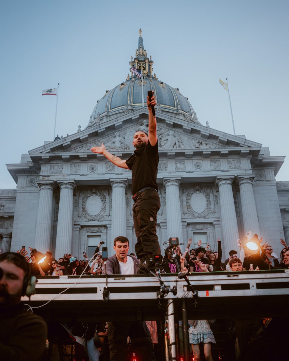 apeconcerts's tweet image. Civic Center was magic on Saturday night 🤯 Unreal SF experience with @fredagainagain1 x @Skrillex 🤝 

📸: @ericdew, @sky_greene, @jbajsel