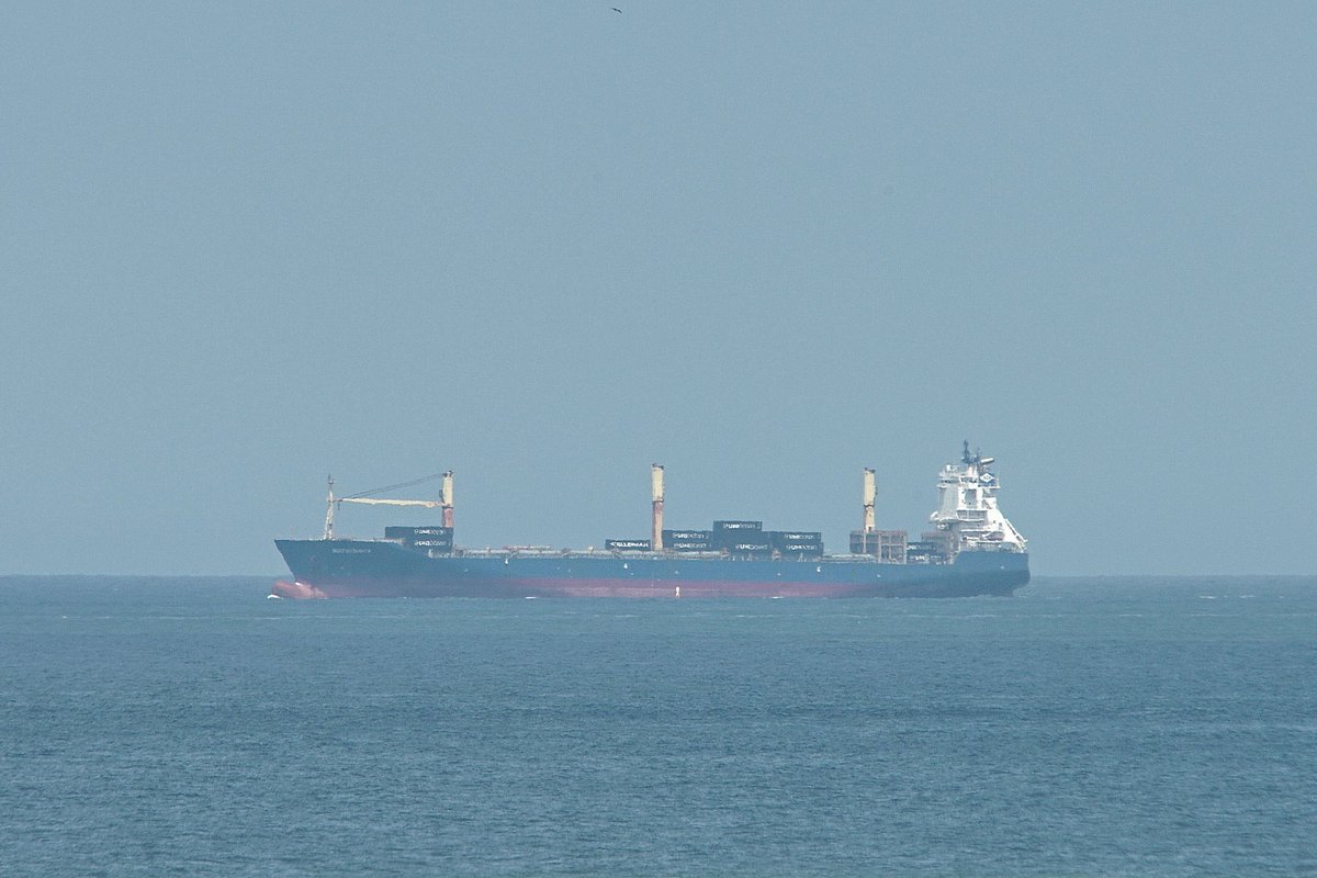 johnmorgan726's tweet photo. The BUXFAVOURITE, IMO:9150212 en route to Norfolk International Terminal (NIT) Virginia, flying the flag of Liberia 🇱🇷. #EllermanLines #ShipsInPics #ContainerShip #Buxfavourite https://t.co/KYbvkQMdqc
