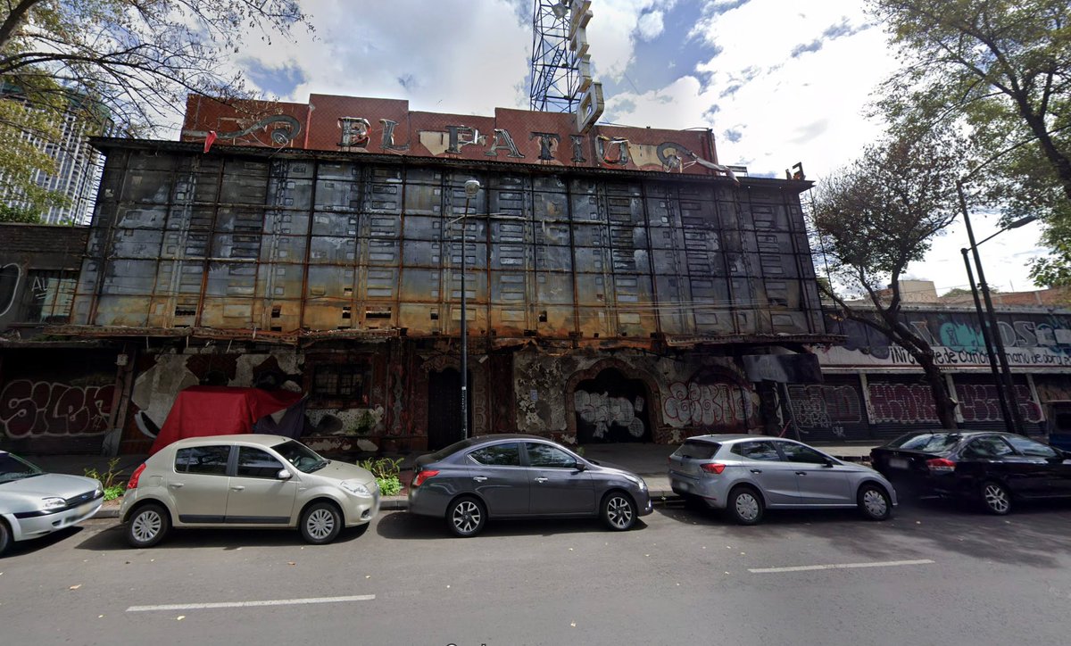 azucenau's tweet photo. #ÚLTIMAHORA | Se derrumbó el emblemático centro de espectáculos “El Patio”, en la Colonia Juárez, #CDMX, frente a SEGOB https://t.co/MfSKnAu26b