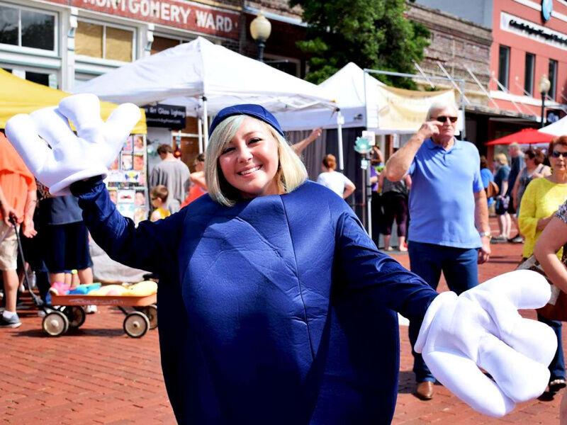 texasgov's tweet photo. Get ready for a berry day of fun at tomorrow's Nacogdoches Blueberry Festival! Enjoy a blueberry pancake breakfast, live music, a car show, and more — all for free! #ExitHere
📷: Courtesy of https://t.co/EhTkHnVsGh https://t.co/Exf4SFL1Iu