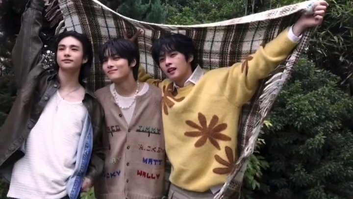 jeonginescritos's tweet photo. #hyuninho mini au | foreigner

donde jng llega a Japón de visita sorpresa para su hermano chrs pero al llegar no lo encuentra, o donde hyjn y mnh son novios, y chrs les pide que cuiden de jgn mientras él no está. https://t.co/hEWKD2Vpyf