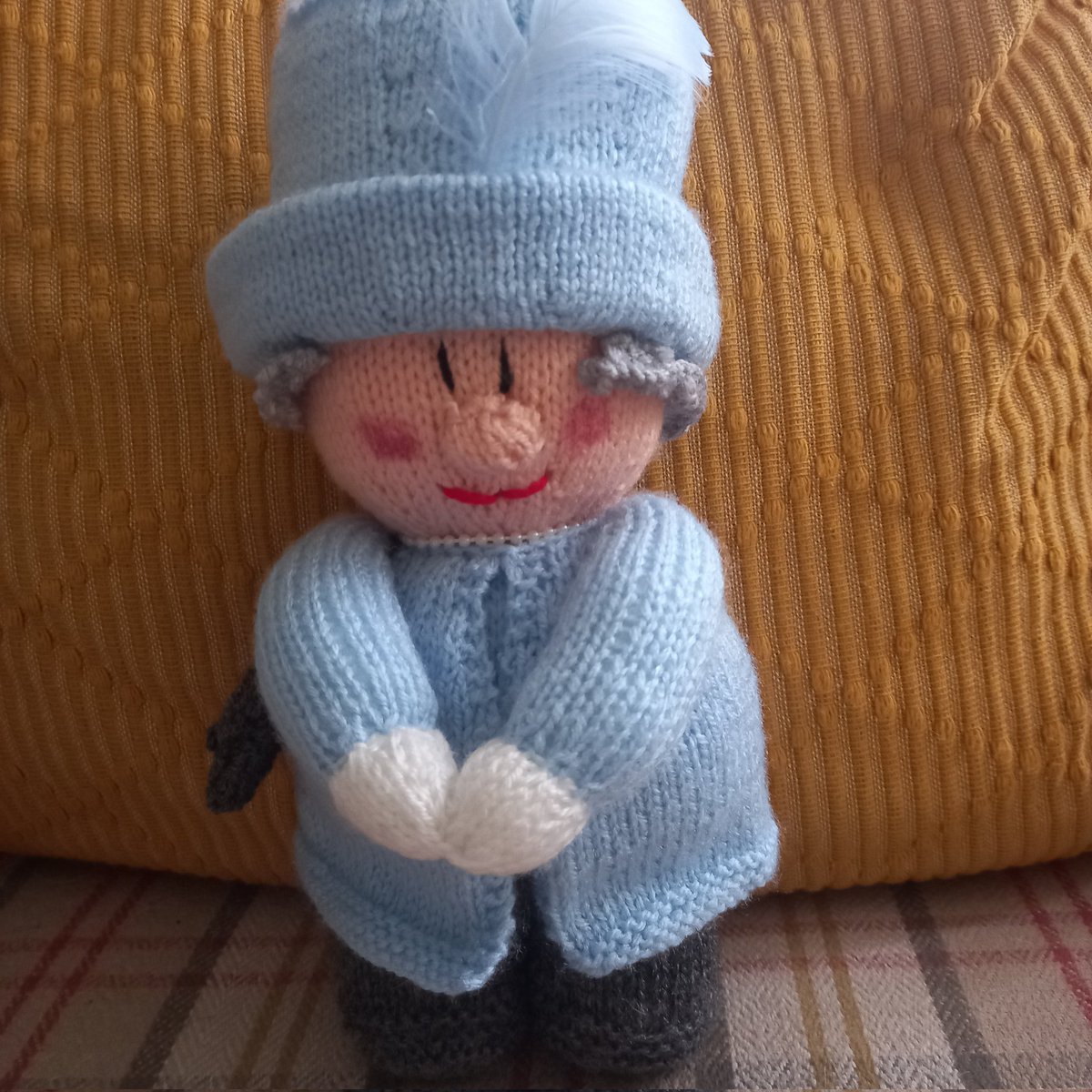 KnittedandDelic's tweet photo. Another Queen already for her new home in a beautiful Cornflower Blue finished off with a Pearl Necklace and a Blue Feather. £12.50.
If interested either comment below or PM me alternatively visit my website
https://t.co/cajVbAQQpB
Or visit my Etsy Store:
https://t.co/kZhCp0YV0h https://t.co/YLpV5w32OW