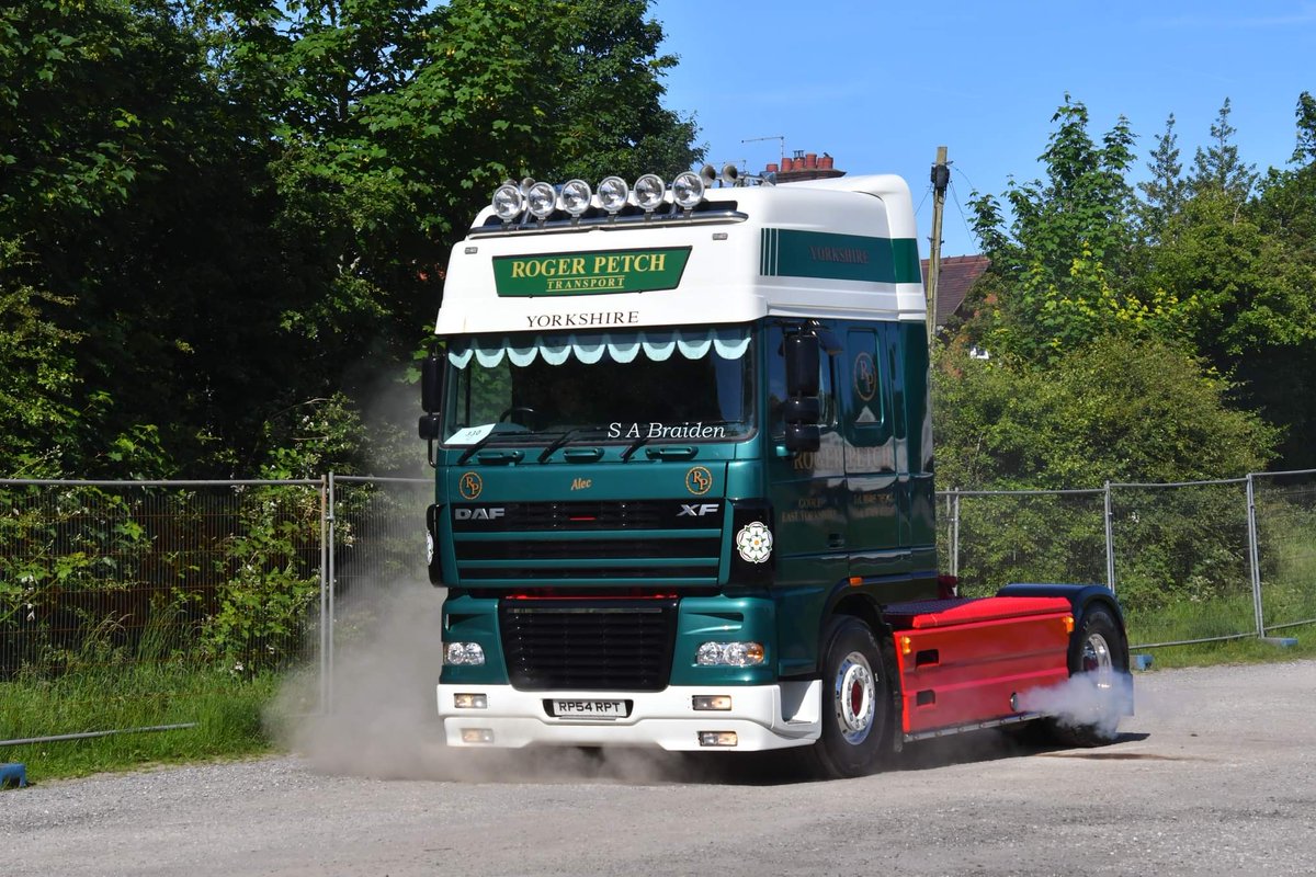 Roger Petch transport Daf XF blowing up the dust leaving Whitchurch truckshow