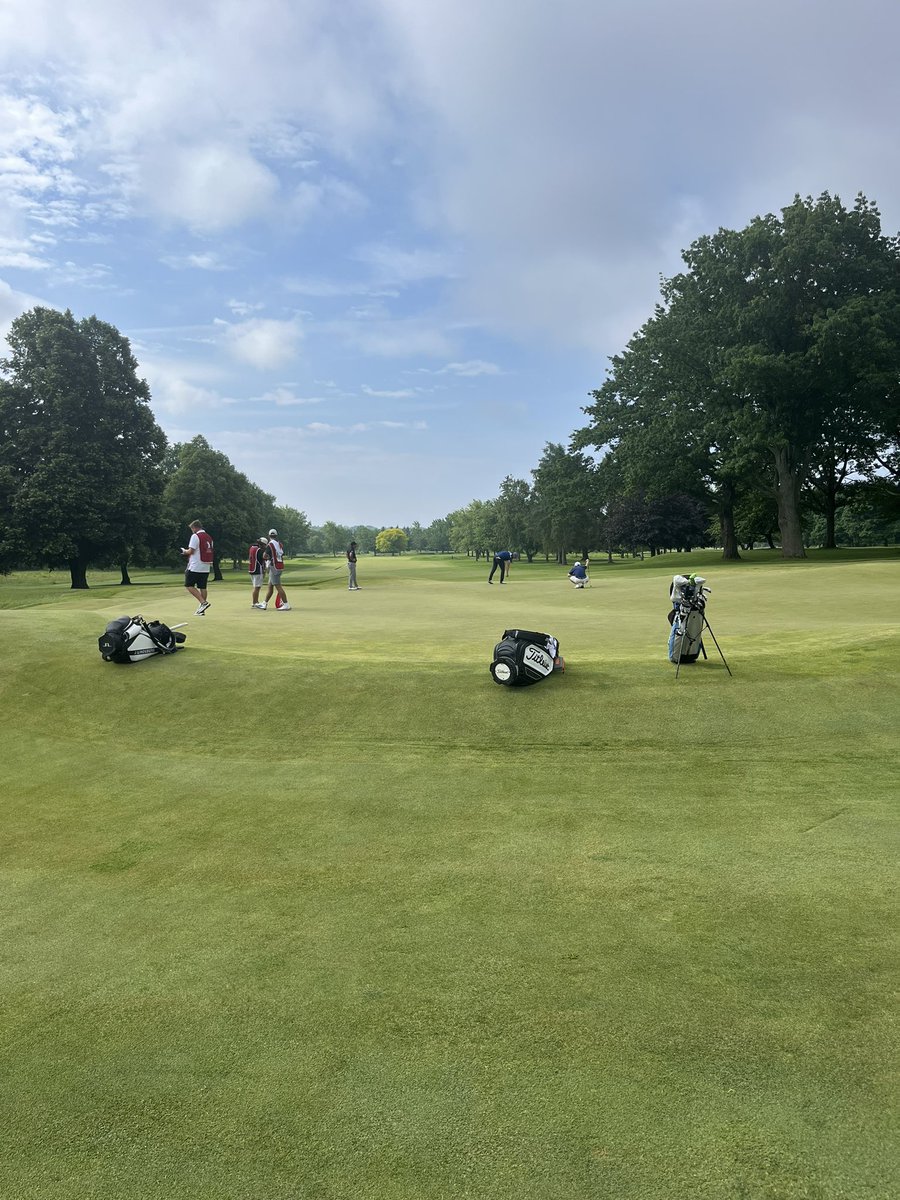 mleggturf's tweet image. Fun morning @chc1922 watching some hopefuls compete for a spot at this year’s US Open.  Some, like @stewartcink, seemed to understand the tricky Travis greens better than others. Well done to @KruegerJer and the entire CH team.