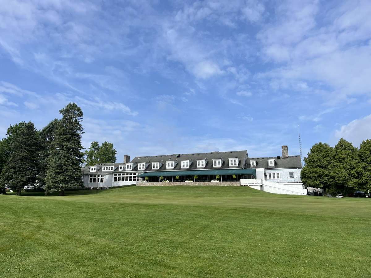 mleggturf's tweet image. Fun morning @chc1922 watching some hopefuls compete for a spot at this year’s US Open.  Some, like @stewartcink, seemed to understand the tricky Travis greens better than others. Well done to @KruegerJer and the entire CH team.