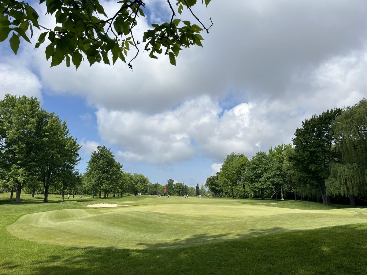 mleggturf's tweet image. Fun morning @chc1922 watching some hopefuls compete for a spot at this year’s US Open.  Some, like @stewartcink, seemed to understand the tricky Travis greens better than others. Well done to @KruegerJer and the entire CH team.