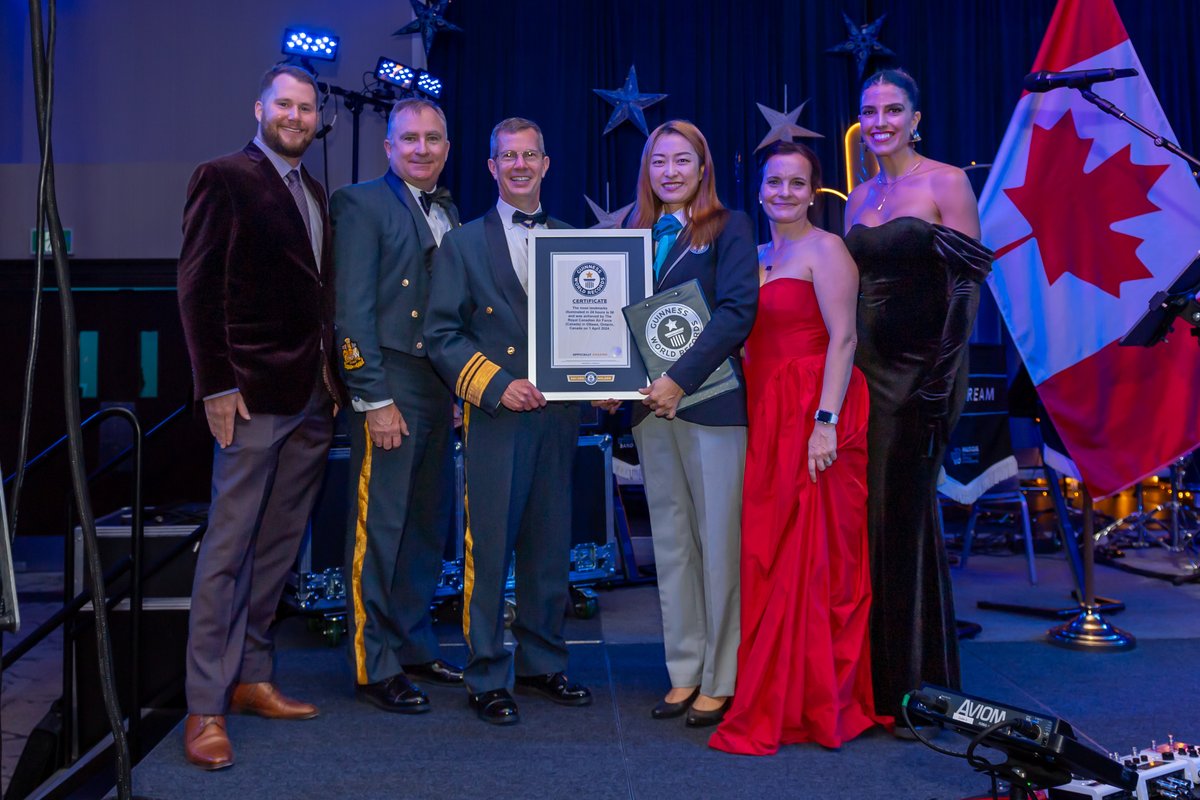 ARC_RCAF's tweet photo. Une grande nouvelle a été dévoilée lors du bal du centenaire de l’ARC samedi dernier! Nous sommes ravis d’annoncer que le projet d’illumination de l’ARC, #100AnsDAviationEnBleu, a battu le record mondial Guinness du plus grand nombre de lieux illuminés en une seule journée. https://t.co/yFnckDVNWa