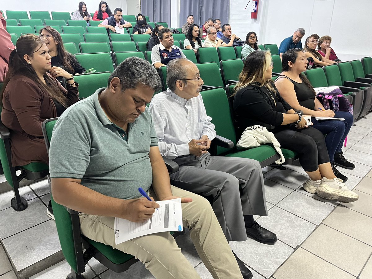 ConalepTlalne2_'s tweet photo. En la 3a. Reunión de las Academias se revisó el avance de nuestros estudiantes y generamos acuerdos para su permanencia y transición.
@Conalep_Edomex
#ApasionadamenteCONALEP 
#25AñosApasionadamente https://t.co/DaOIz4D4I6