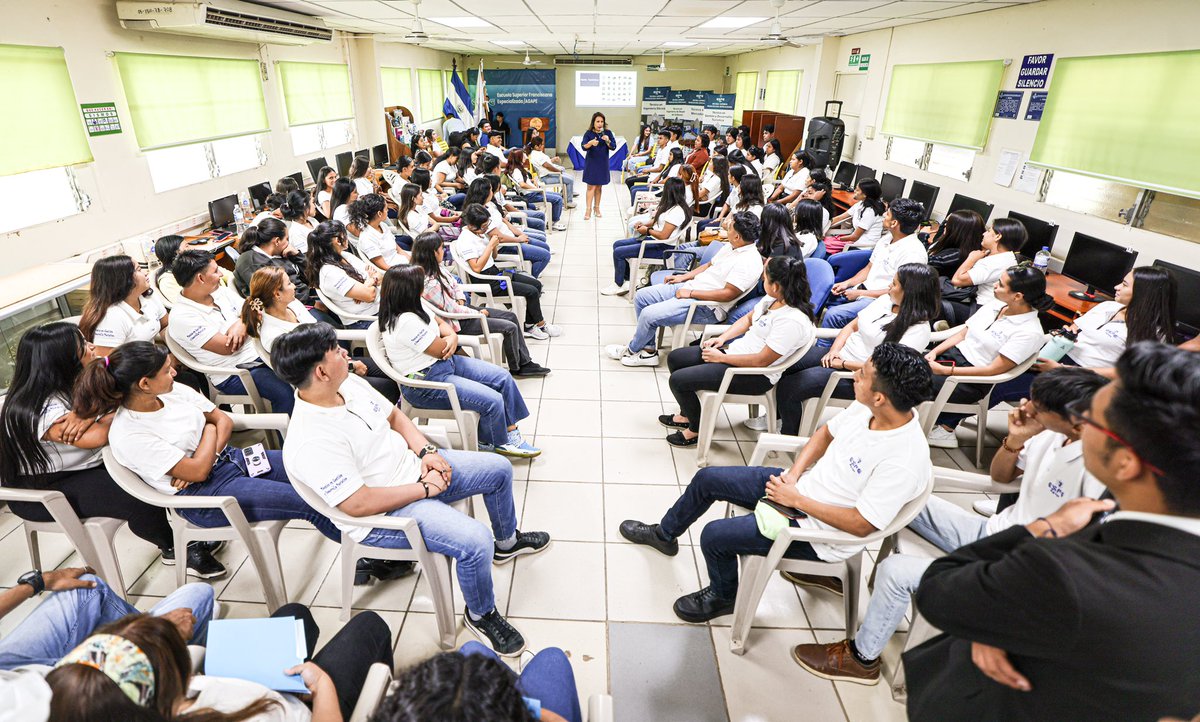 MITURElSalvador's tweet image. Hoy, compartimos experiencias con los futuros profesionales en Gestión y Desarrollo Turístico, del Modelo Gradual de Aprendizaje Técnico y Tecnológico #MEGATEC en Sonsonate. 🧑‍🎓🙌