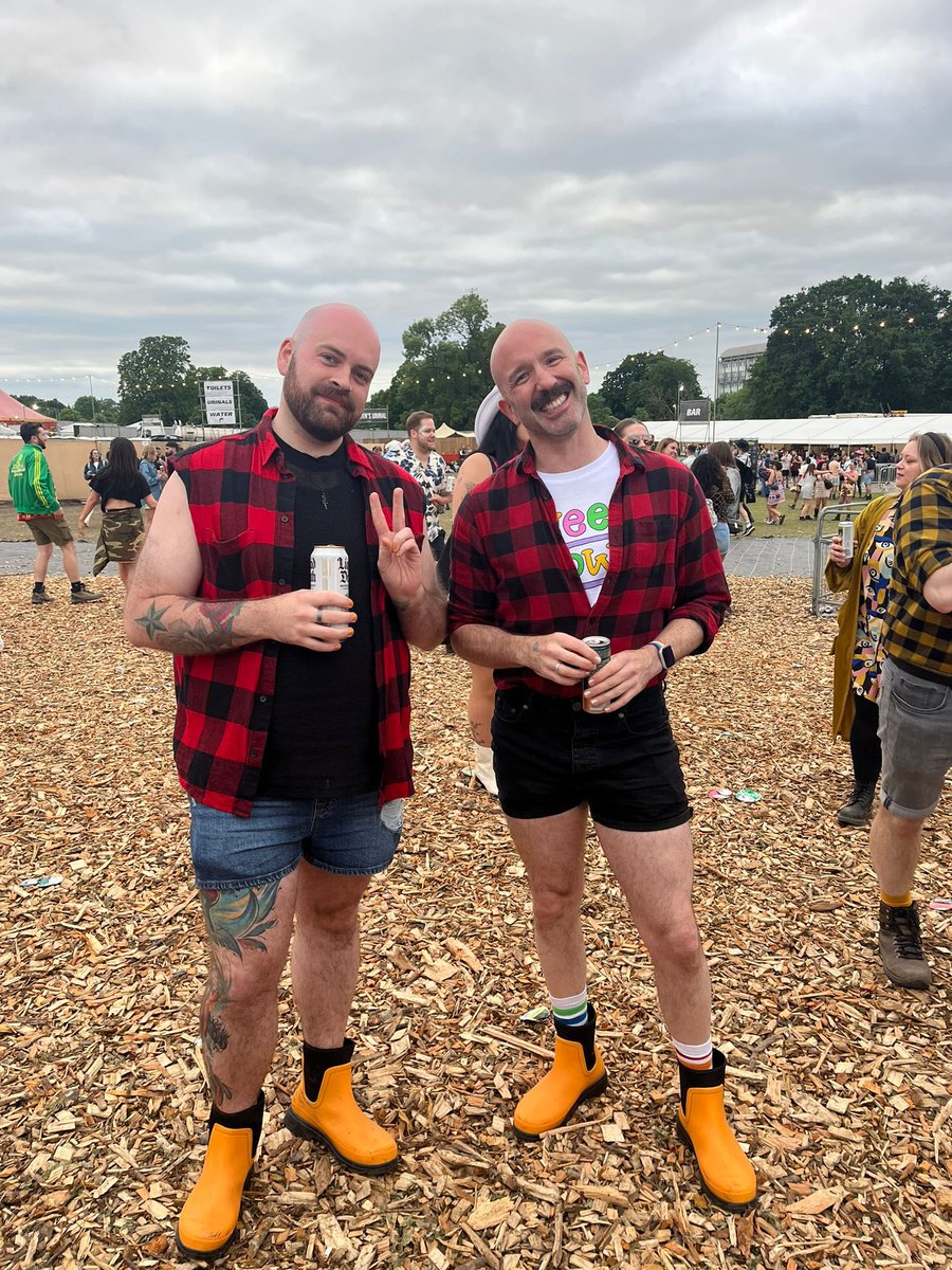 Had a fabulous time at my first Mighty Hoopla ever! These boys made it for me ❤️ just need <a href="/marcosstaga/">Marcus</a> to photoshop his face in and the gangs all there! Also found a hot twin 😂