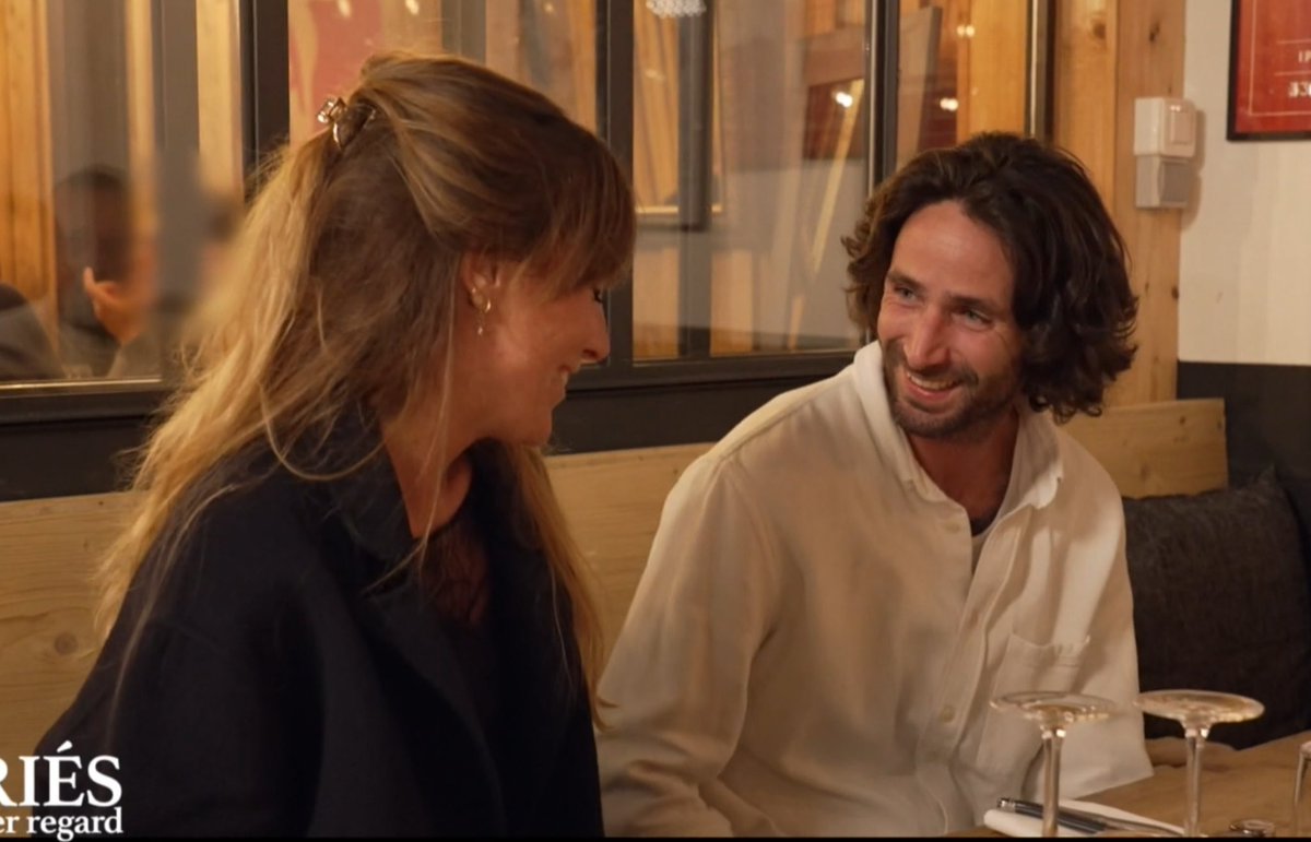 w_nicolas's tweet photo. « Comme ça mon amour tu pourras prendre nos billets quand on sera en business trip : toi en éco et moi en 1ère… Bah oui je suis le patron quand même »

#MAPR #MariesAuPremierRegard
#MariesAu1erRegard https://t.co/pdj3LKXvoj