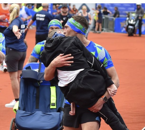 toptottieNic's tweet image. In a world when you could be anything, be a friend like #SirKev