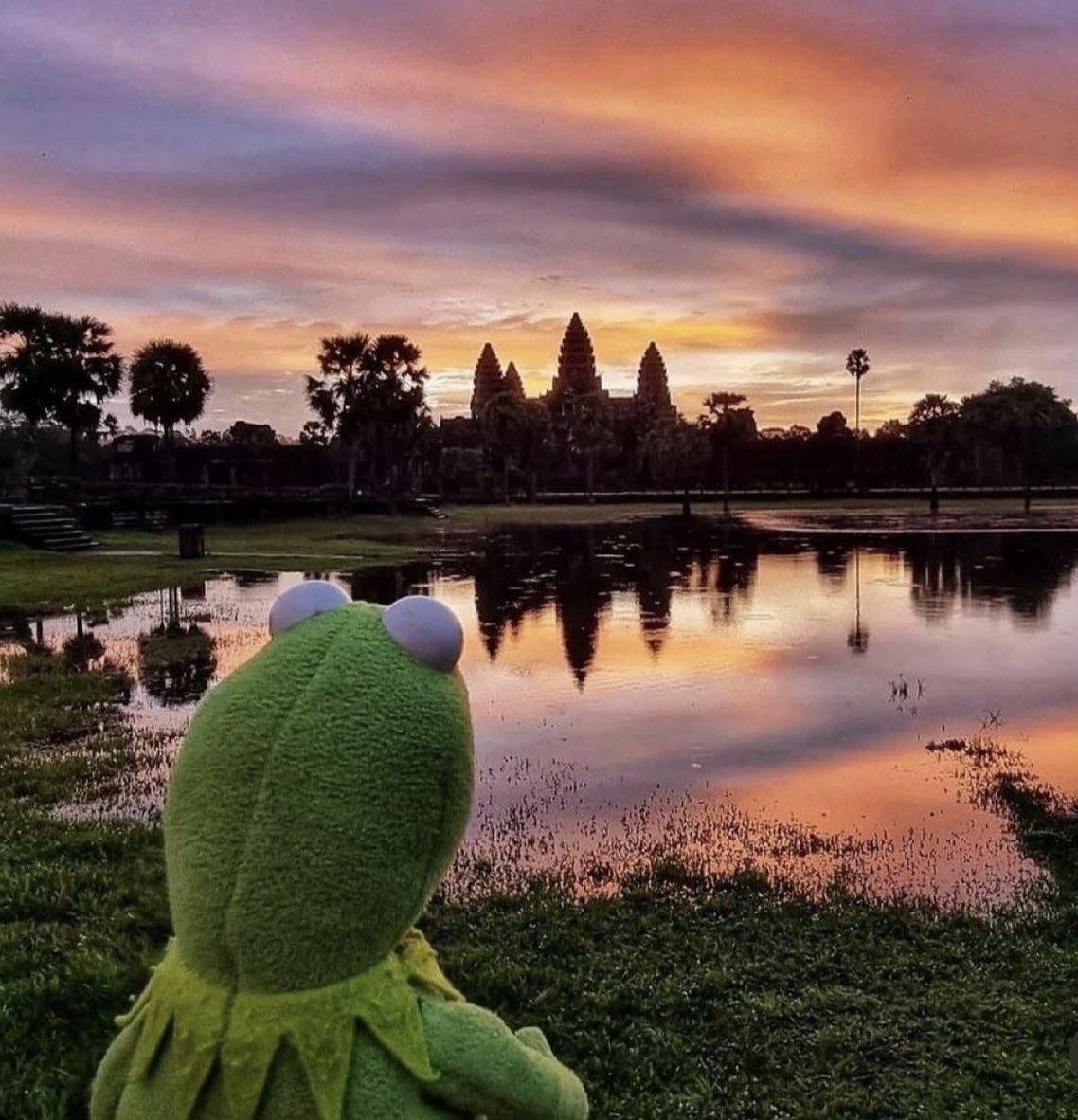 CEOofSunsets's tweet photo. me watching the sunset any chance i get https://t.co/qQ9pOUSPn3