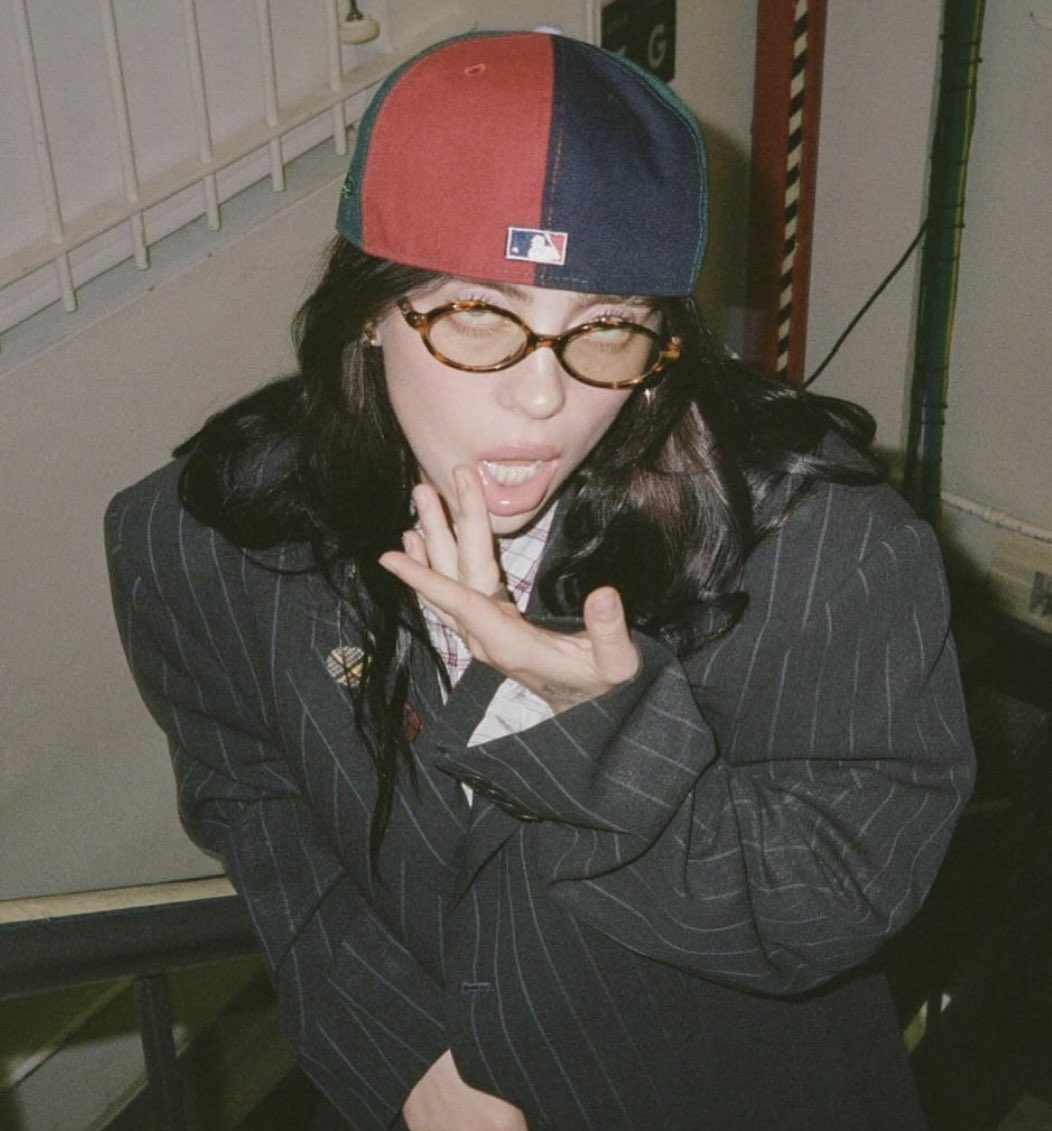 InfoBillieBR's tweet photo. BILLIE EILISH. https://t.co/vcMgPNKGy5