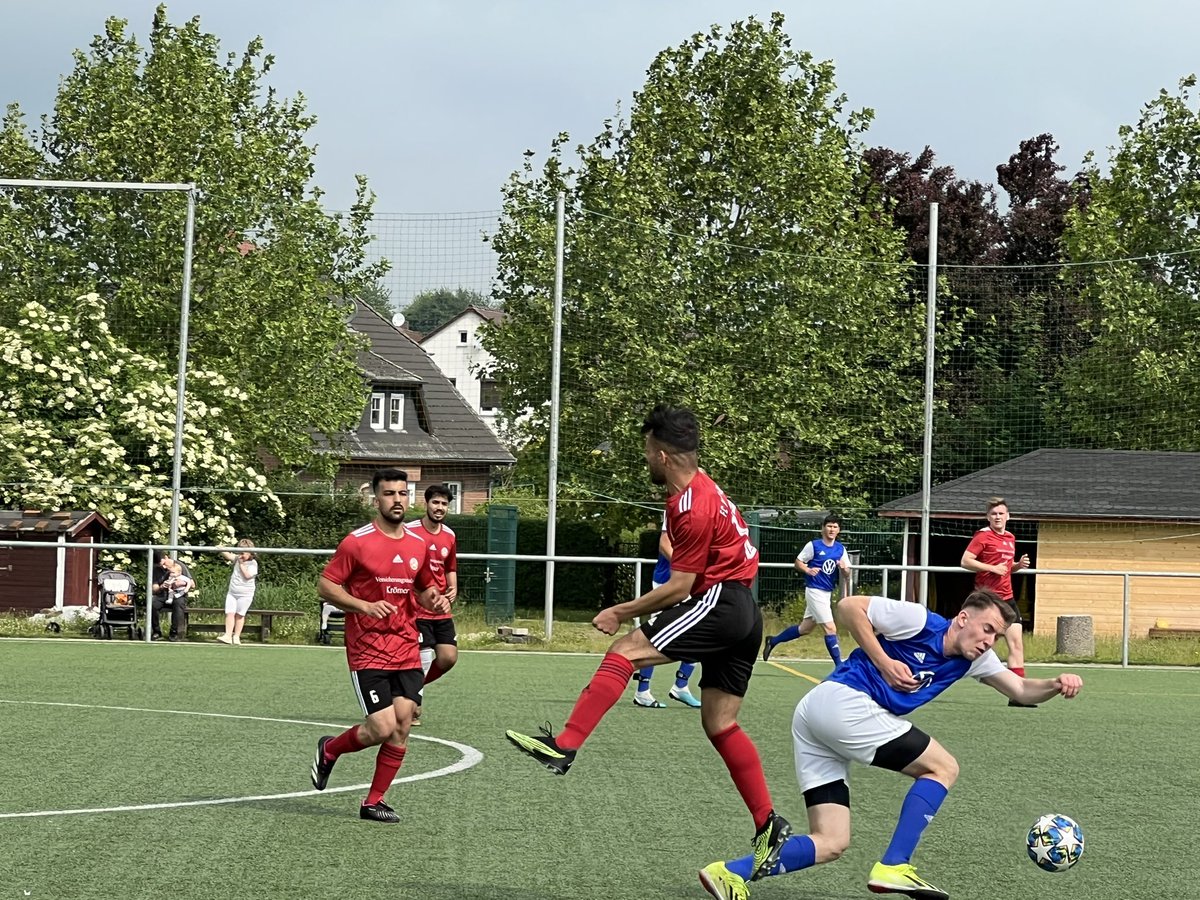 FCMotorNBGDSued's tweet photo. Die Saison in der Kreisliga ist mit der Vizemeisterschaft beendet.
Auch die Torjägerkanone bleibt im Verein. Kamran kam immerhin auf 27 Tore!
Herzlichen Glückwunsch! https://t.co/IPwn8gVdMC