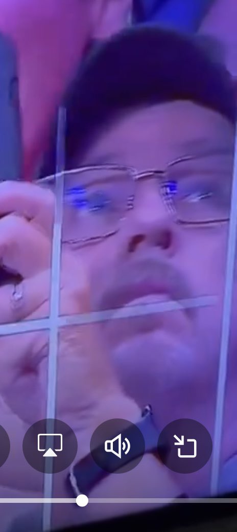 - şu adamın son 24 saatte yediği küfürün haddi hesabı yok , yazık değil mi ? 

- Tabiki değil , göt herif.