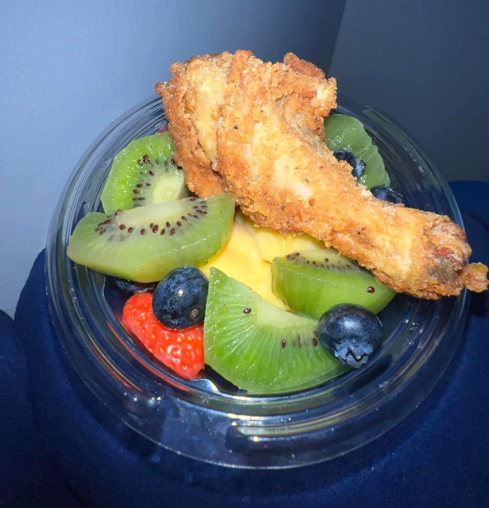 HeedyNshittt's tweet photo. Having my #smallback meal for the day!!! #UnBothered https://t.co/8PNQX8hzoO