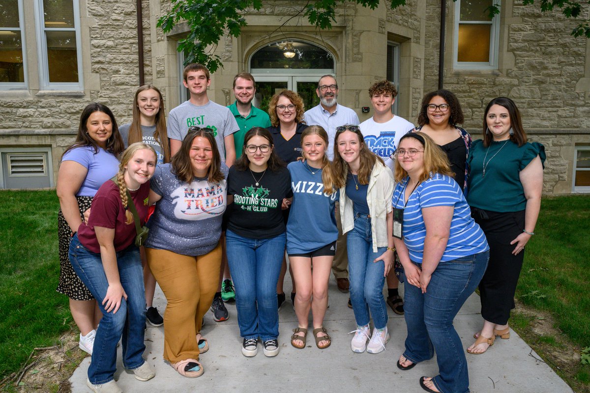 MUExtensionVC's tweet photo. Last week, I got to share Buck's Ice cream with members of the @missouri4h State Council, who were on the @Mizzou campus for the State 4-H Congress! What an impressive group of future leaders. https://t.co/j5LZPs3xD5