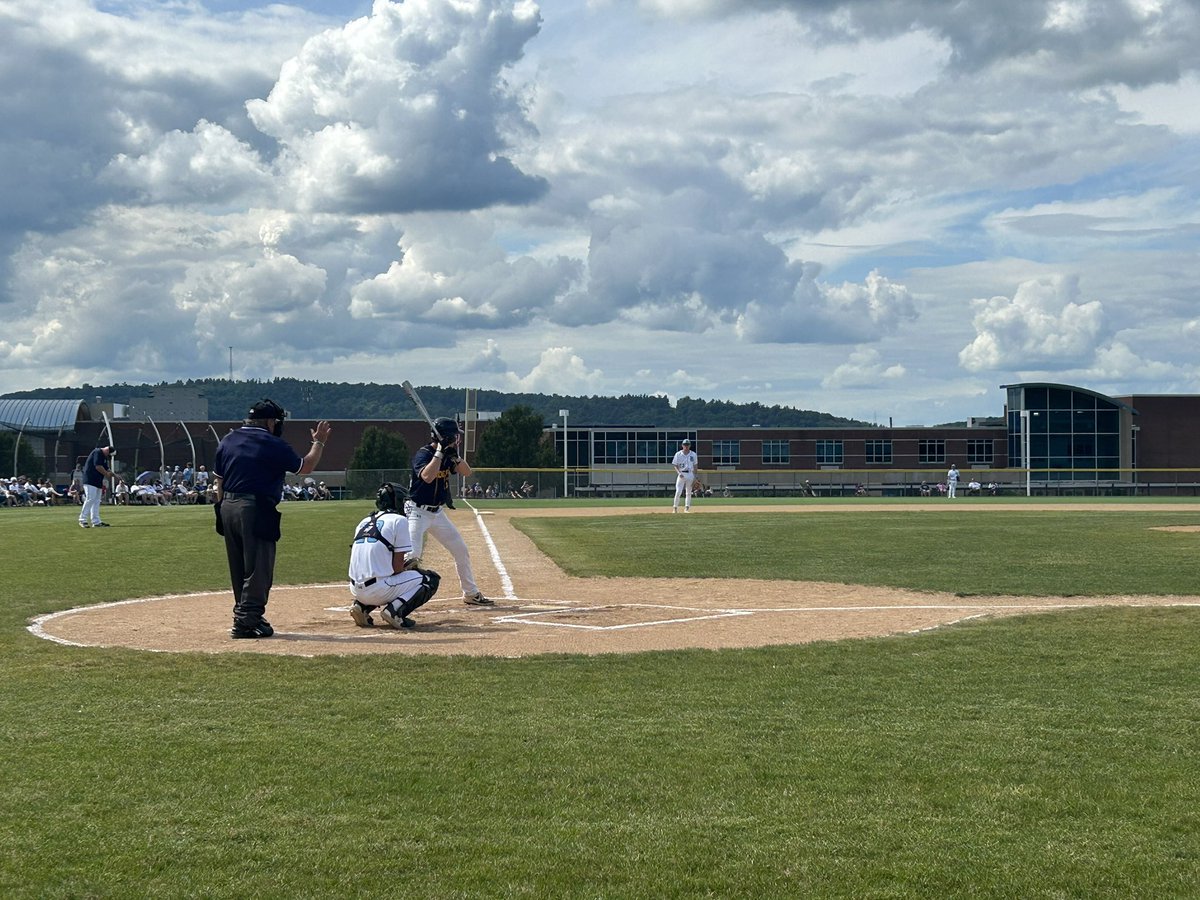 ELCOAthletics's tweet photo. Baseball - top 2nd inning Dallas records two hits and takes a 1-0 lead courtesy of a Raider error heading into the 2nd inning. ⚾️ @LebCoSports1 @CollinRich40 https://t.co/jeSrphv0AU