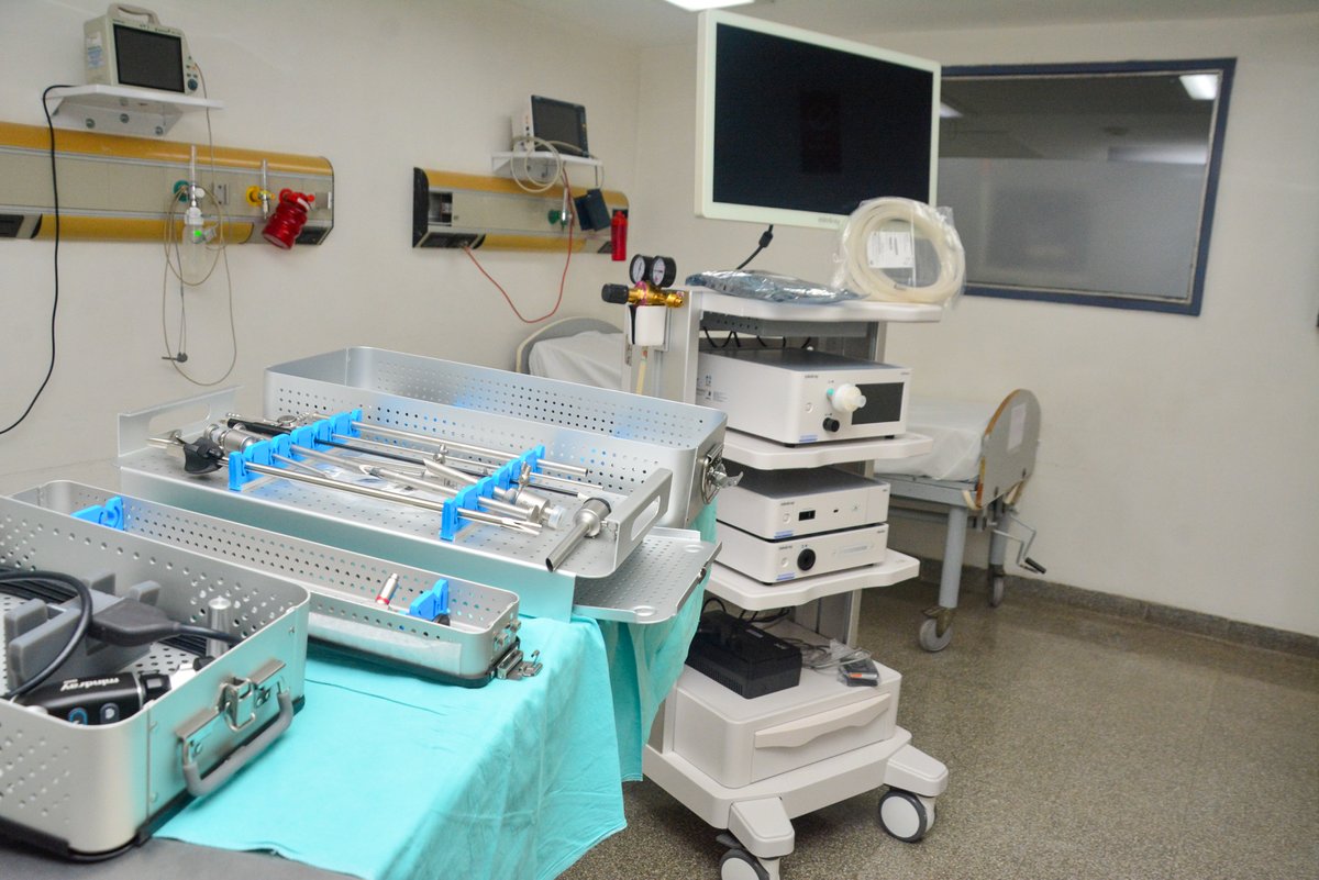 SaludBAP's tweet photo. 🏥 | Más equipamiento y mejor infraestructura en el Hospital San Roque de Gonnet.

Entregamos una torre de laparoscopía con el set básico instrumental, utilizada en cirugías monitoreadas menos invasivas, y un ecocardiógrafo para fortalecer el servicio de diagnóstico por imágenes. https://t.co/g2RAKjcjS3