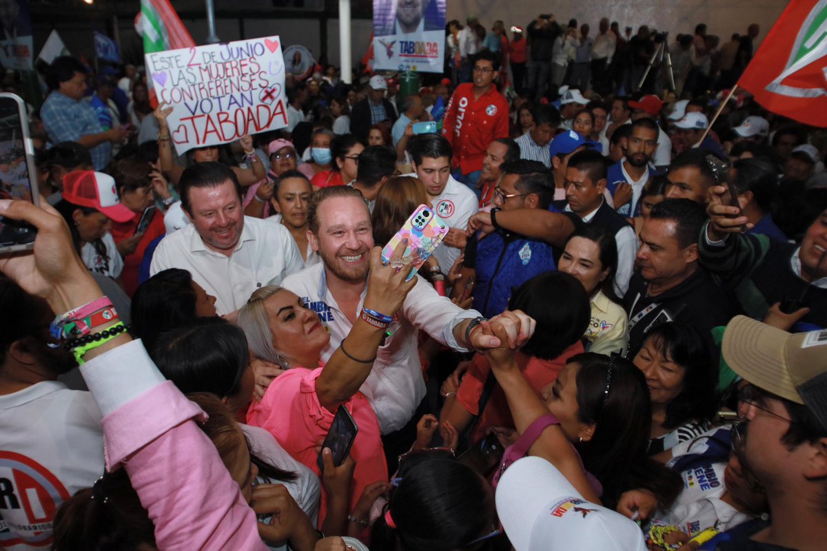 STaboadaMx's tweet photo. Participé con las reglas y en las instituciones en las que creo y he defendido.

Muchas GRACIAS a quienes nos acompañaron, puedo verlos de frente, abrazar a mis hijos y decirles: lo dejamos todo en la cancha, hicimos todo.

Queremos que le vaya bien a México y a la #CDMX. 🇲🇽 https://t.co/qTBYmUFh4e