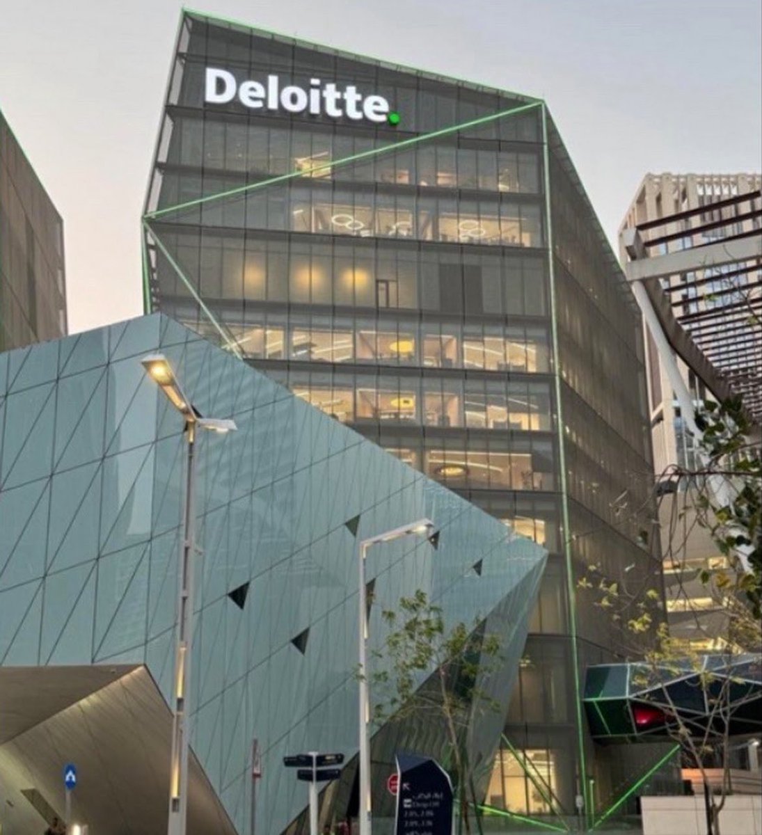 SaudiProject's tweet photo. شركة Deloitte إحدى أكبر الشركات العالمية المتخصصة في مجال الخدمات الاستشارية والمالية تدشن مقرها الإقليمي في مركز الملك عبدالله المالي #كافد في الرياض https://t.co/s5SGiW65sK