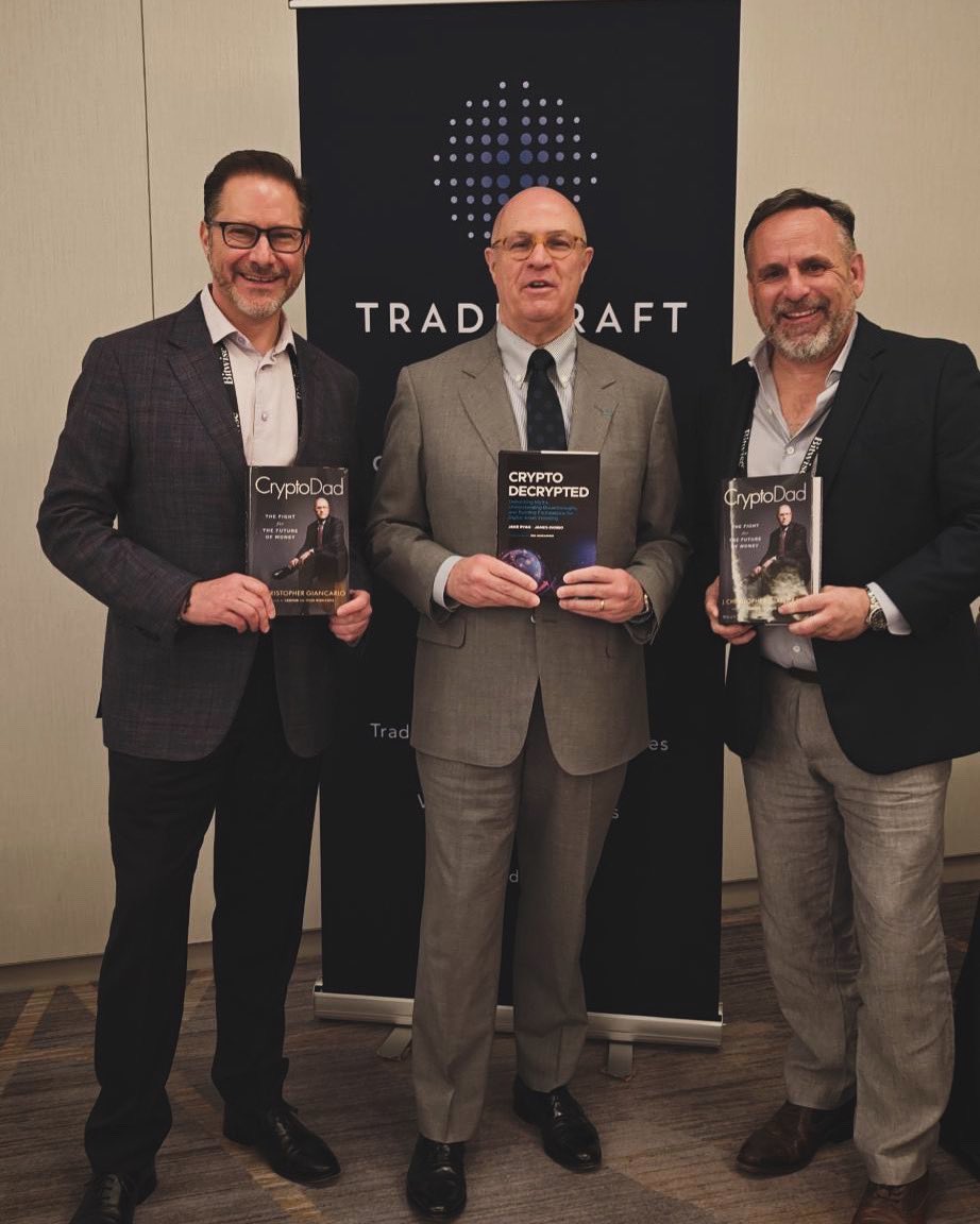 TradecraftJake's tweet photo. Swapping books with @giancarloMKTS at #DACFP w/ @ricedelman… Thx for the testimonial Chris!
Great keynote from CryptoDad himself this morning, here in Austin! https://t.co/jGimgqS4gq