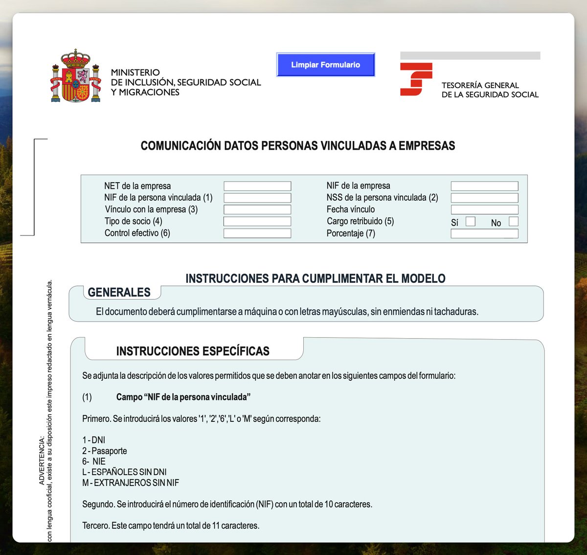 JaimeObregon's tweet photo. ¿Me ayudáis a hacer un trámite digital?

Soy autónomo, y he recibido esta comunicación electrónica de la Seguridad Social.

1️⃣ Es decir, la SS me pide que les informe de qué sociedades formo parte. De acuerdo pero, ¿por qué no se lo preguntan ellos a Hacienda? ¡La Administración me está pidiendo datos que ya tiene!

Podrían presentarme un borrador precumplimentado con los datos de la AEAT y requerirme solamente que lo confirme o corrija. Como hacen con la declaración de la renta, por ejemplo.

Pero vale. Sigo las instrucciones que dice la comunicación y voy al servicio «Adjuntar documentación de trabajo autónomo». Encuentro dos documentos que parece que debo descargar, cumplimentar y enviarles.

Abro el primero y es un formulario PDF para cursar el alta de una empresa.

2️⃣ ¡Pero mi empresa ya está dada de alta en Hacienda y en la Seguridad Social! ¿Debo entonces cumplimentar este formulario?

3️⃣ ¿Por qué tengo que escribir encima de un PDF en lugar de cumplimentar el formulario en la web? Los formularios web son interactivos y pueden detectar errores de validación. Este formulario, en cambio, no tiene validación. Si cometo algún error, no me avisará.

4️⃣ ¿Por qué tiene un botón azul para borrar el formulario? Lo pulso y no borra nada. No funciona.

Me están pidiendo un montón de datos que ellos ya tienen. Eso me hace pensar que quizá este documento no es, aunque ahora me entra la duda. Decido pasar al siguiente.

Es otro formulario, aunque mucho más breve. Voy a cumplimentarlo.

(Sigue en el tuit siguiente). 👇