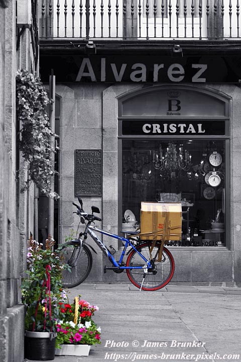 jamesbrunker's tweet photo. A few #bicycle themed images for #WorldBicycleDay, these and more available as #prints and on gifts here: https://t.co/PIkhVzAus3
#AYearForArt #BuyIntoArt #BicycleDay #BicycleDay2024 #cycling #bikes #transport #pushbike #bicicleta #streetscenes #streetphotography https://t.co/6Ig35YMQko